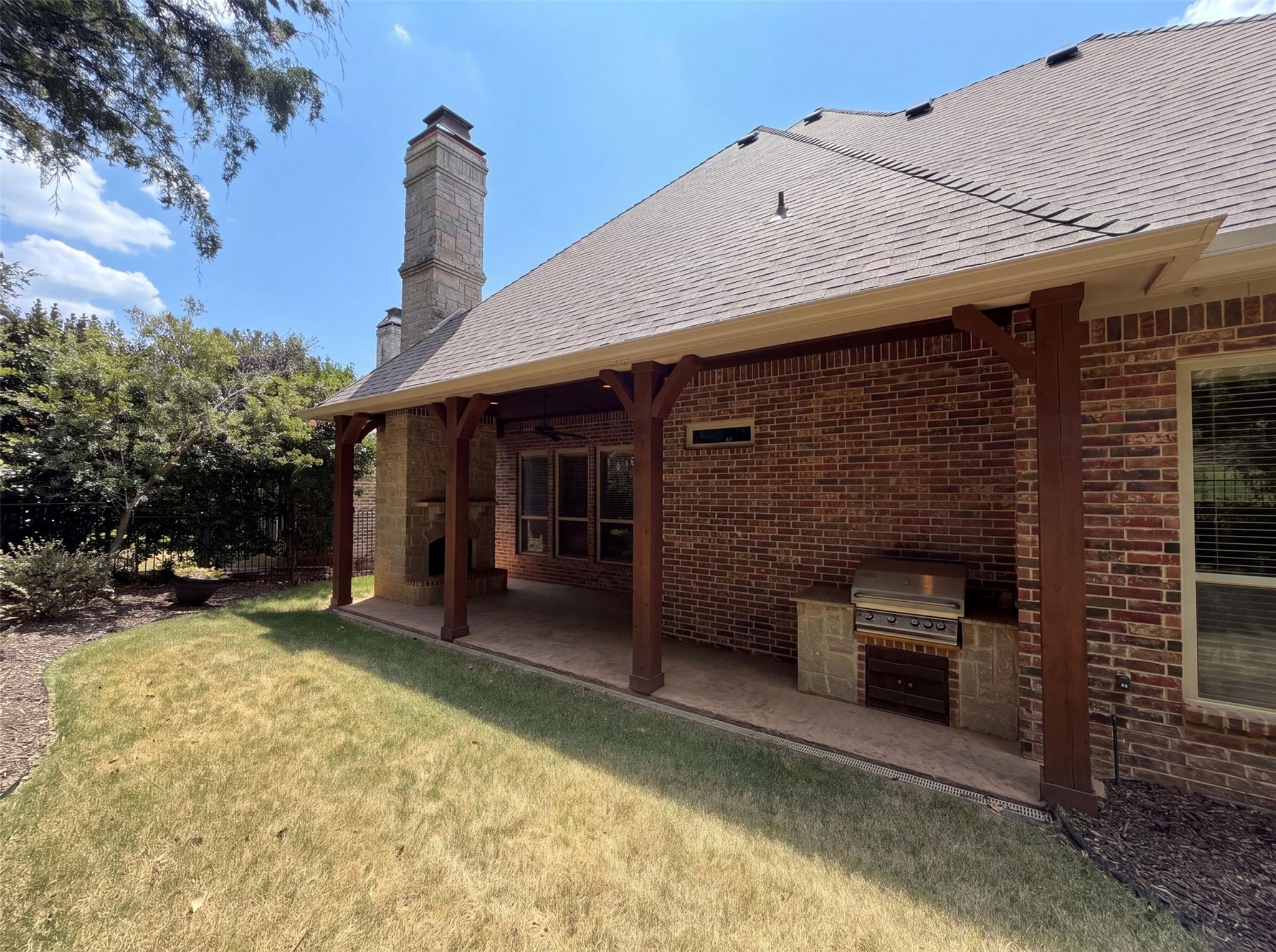 main property photo 30