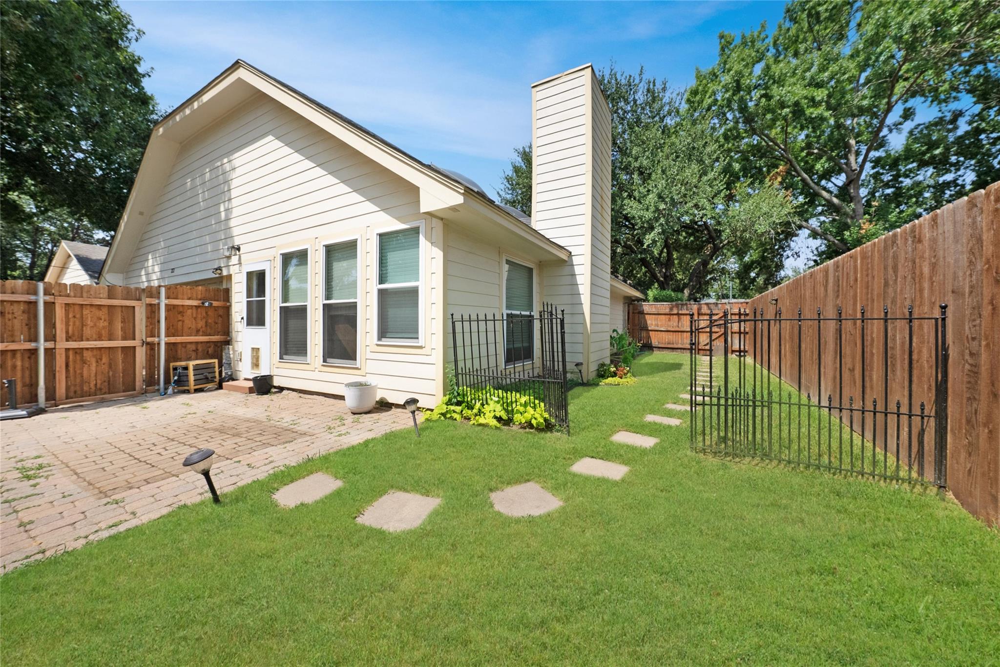 main property photo 17