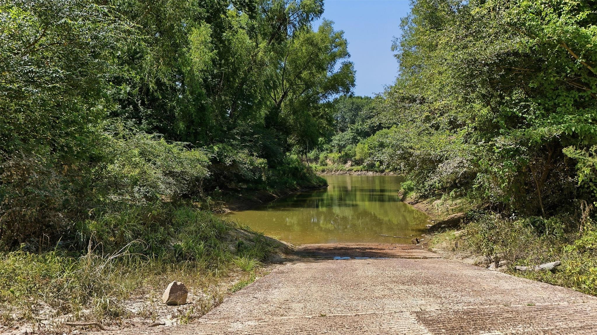 main property photo 34