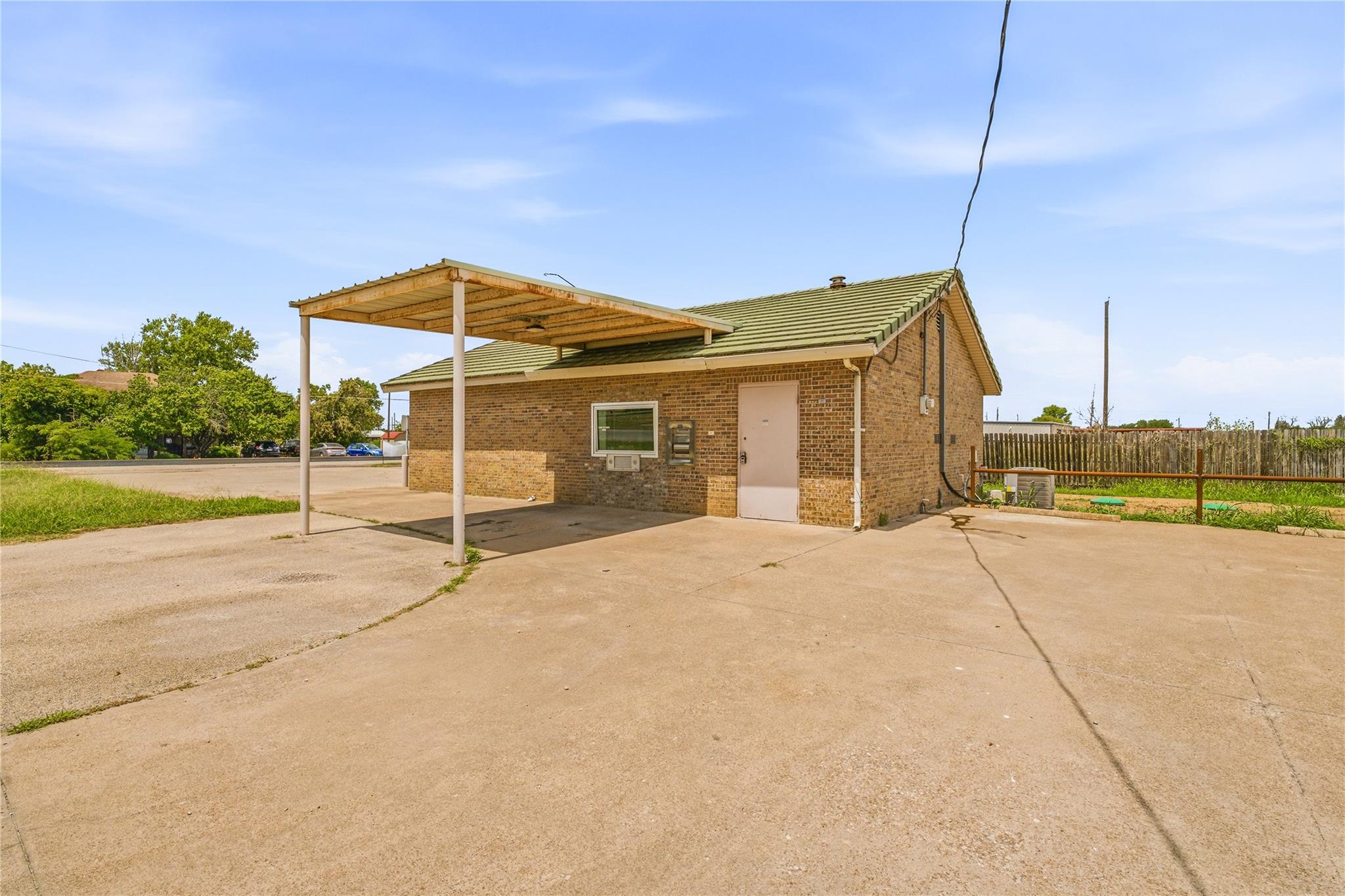 main property photo 11