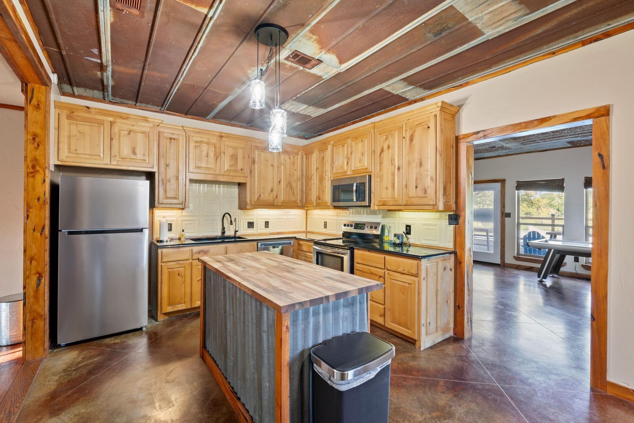 main property photo 13