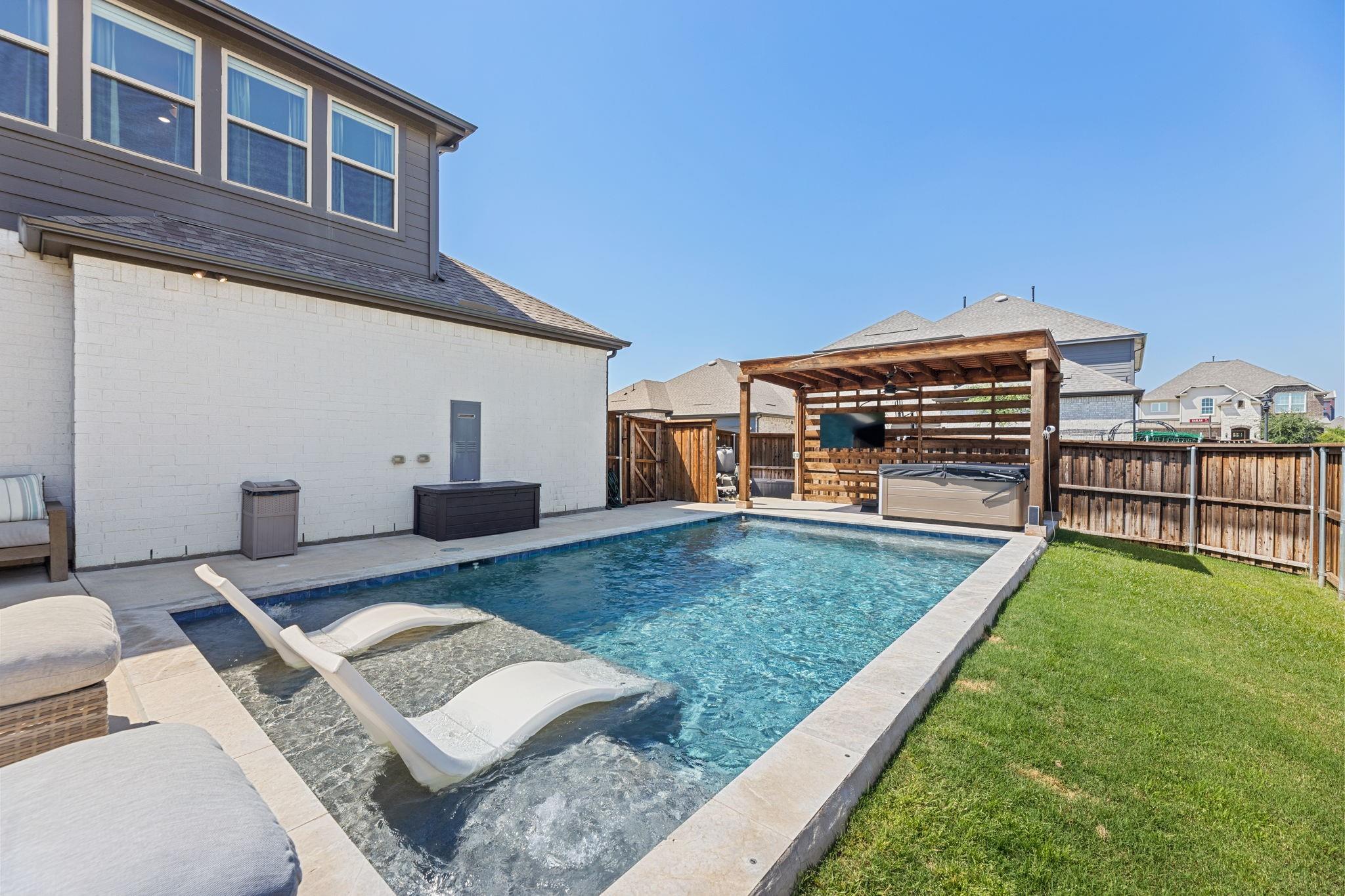 main property photo 30