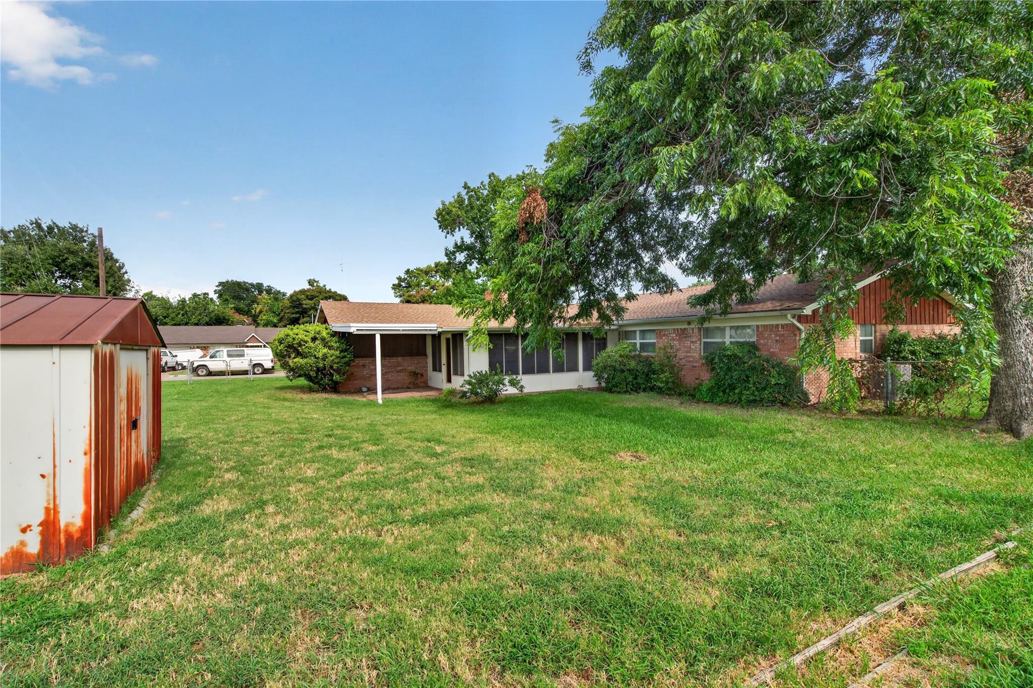 main property photo 30