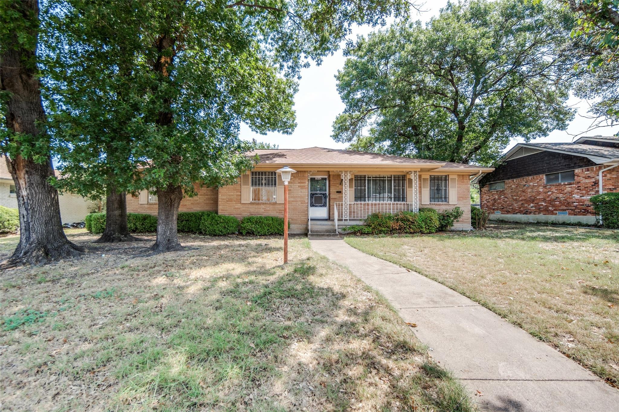 main property photo 6
