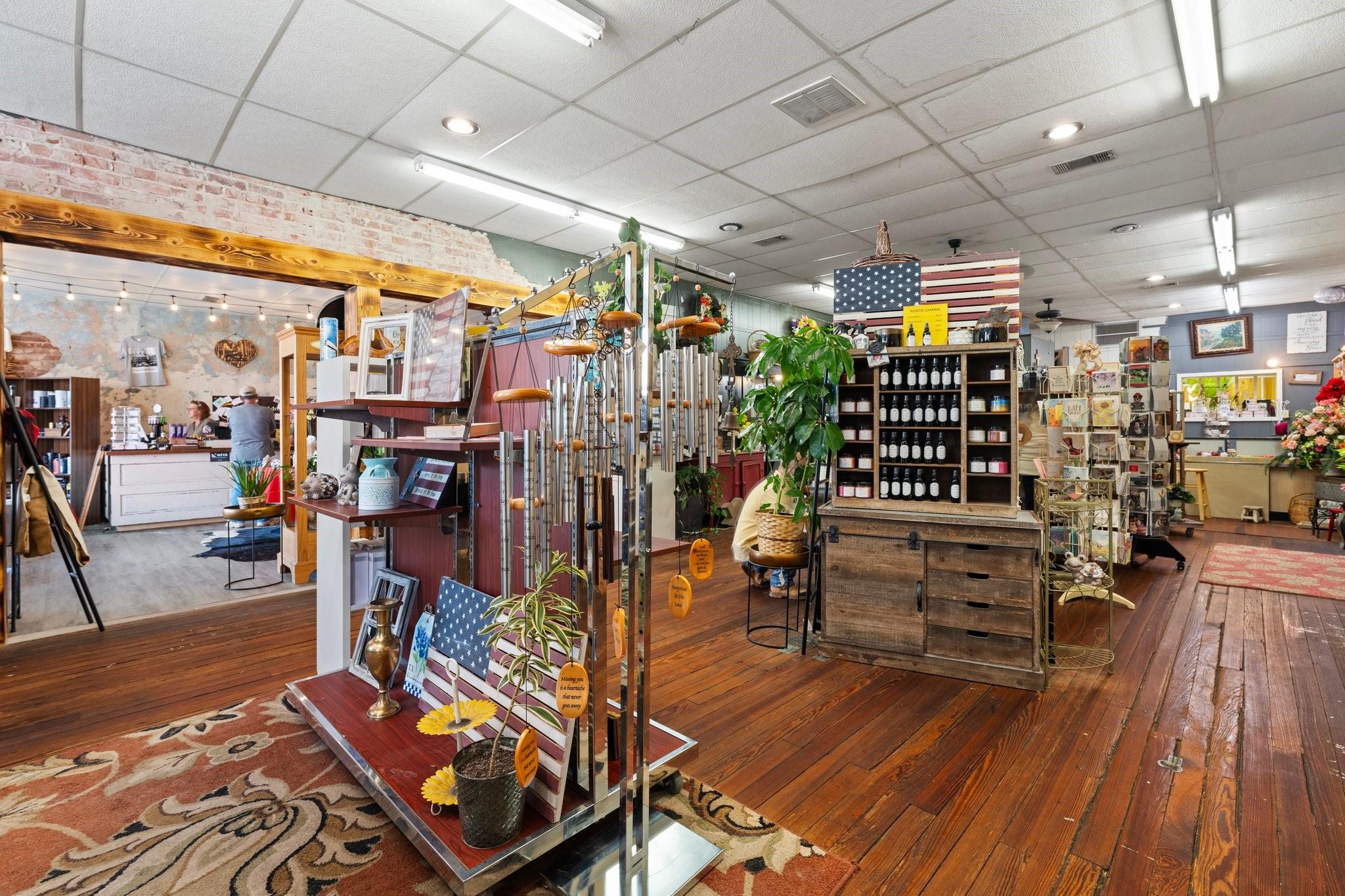 main property photo 11