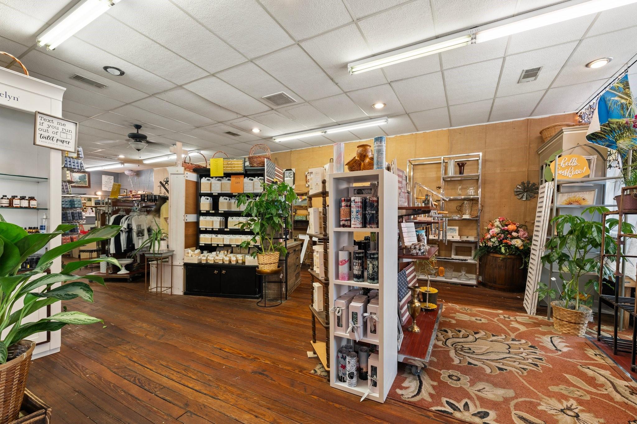 main property photo 9