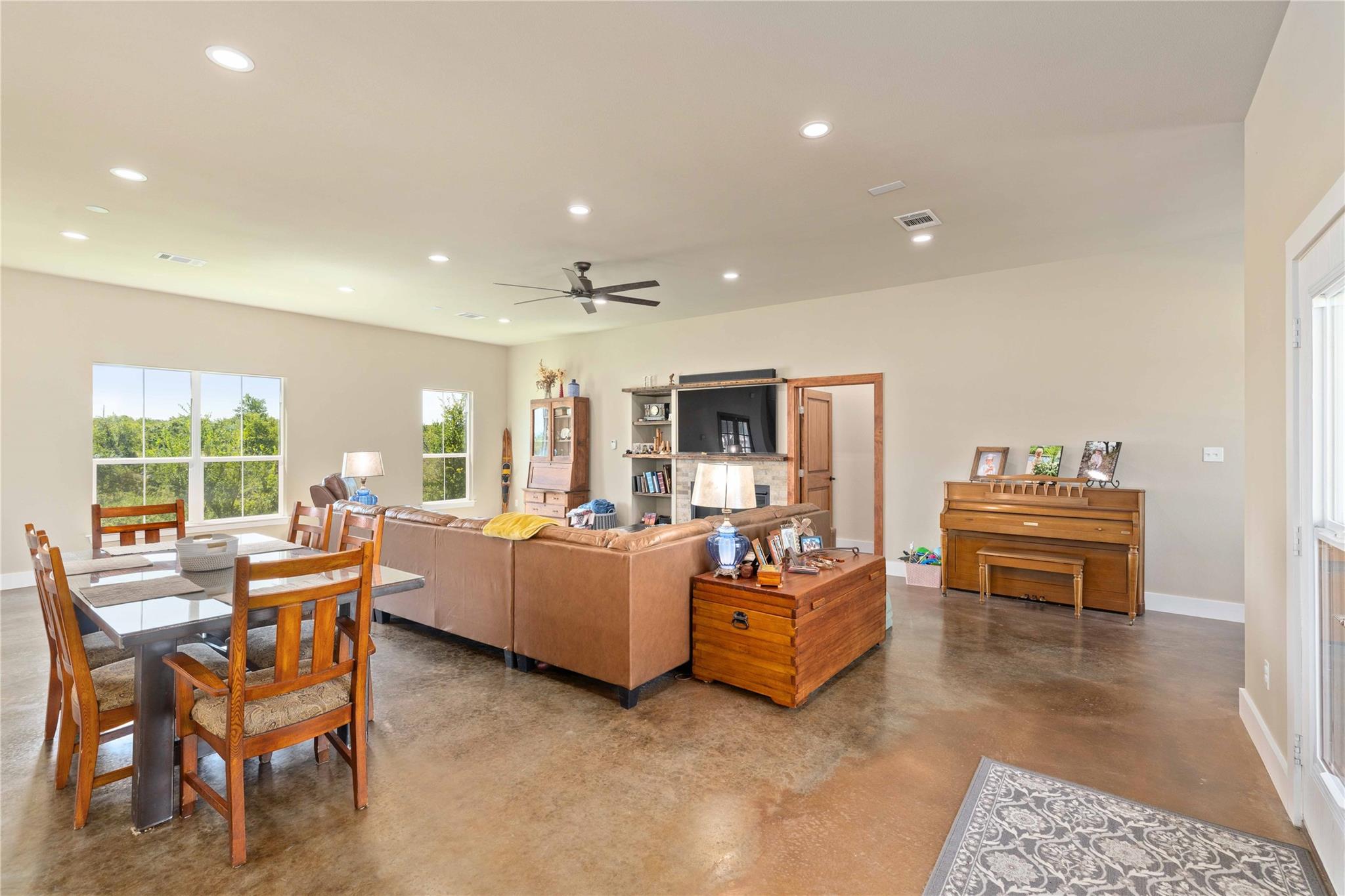 main property photo 11