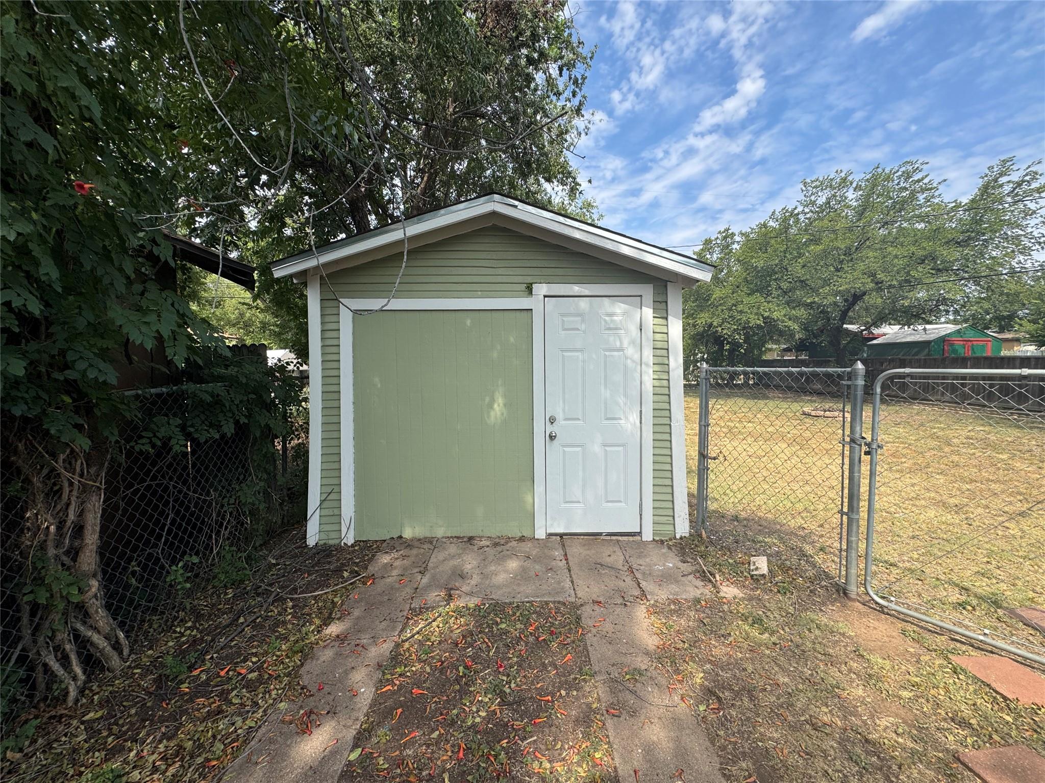 main property photo 18