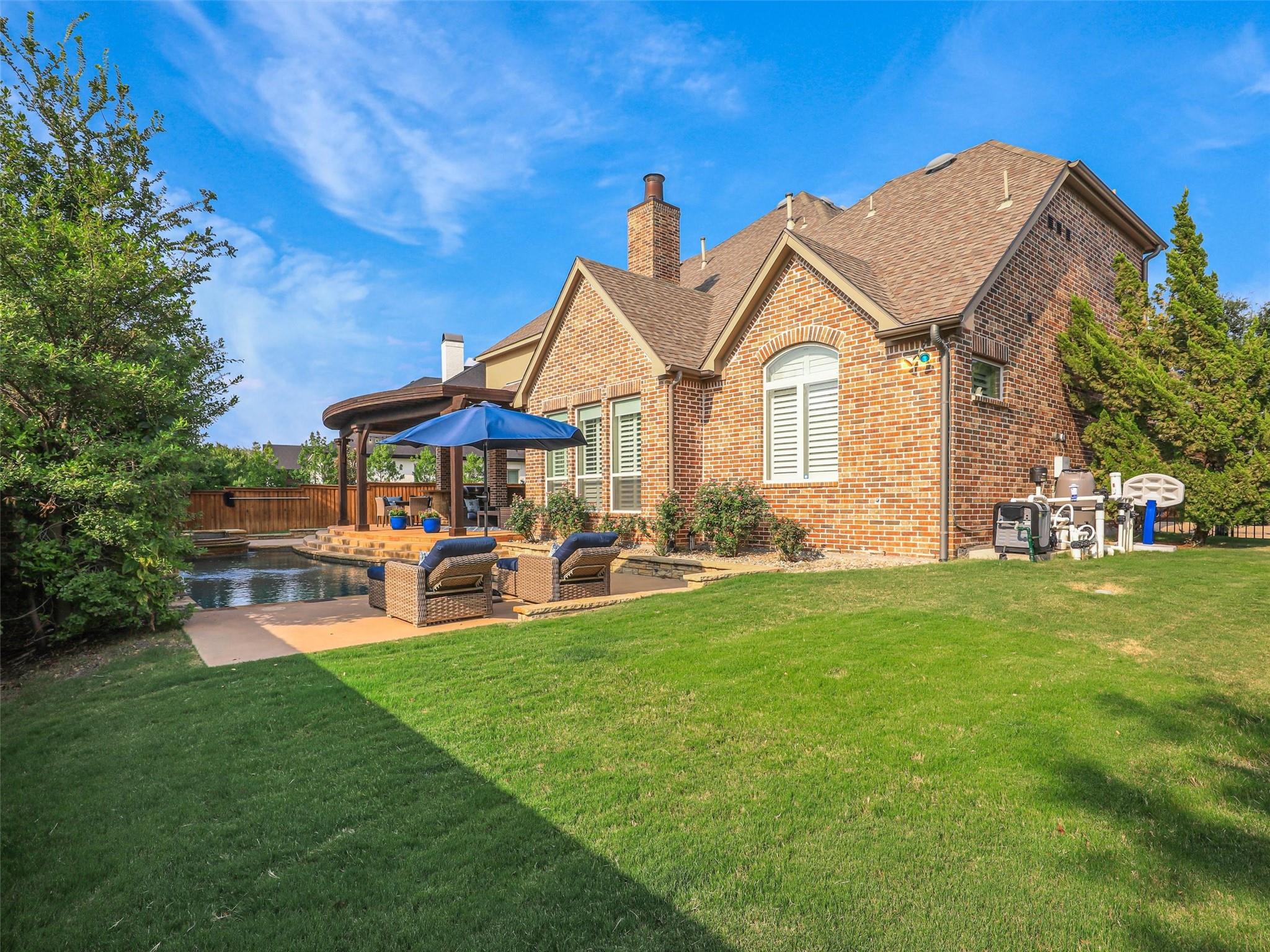 main property photo 9