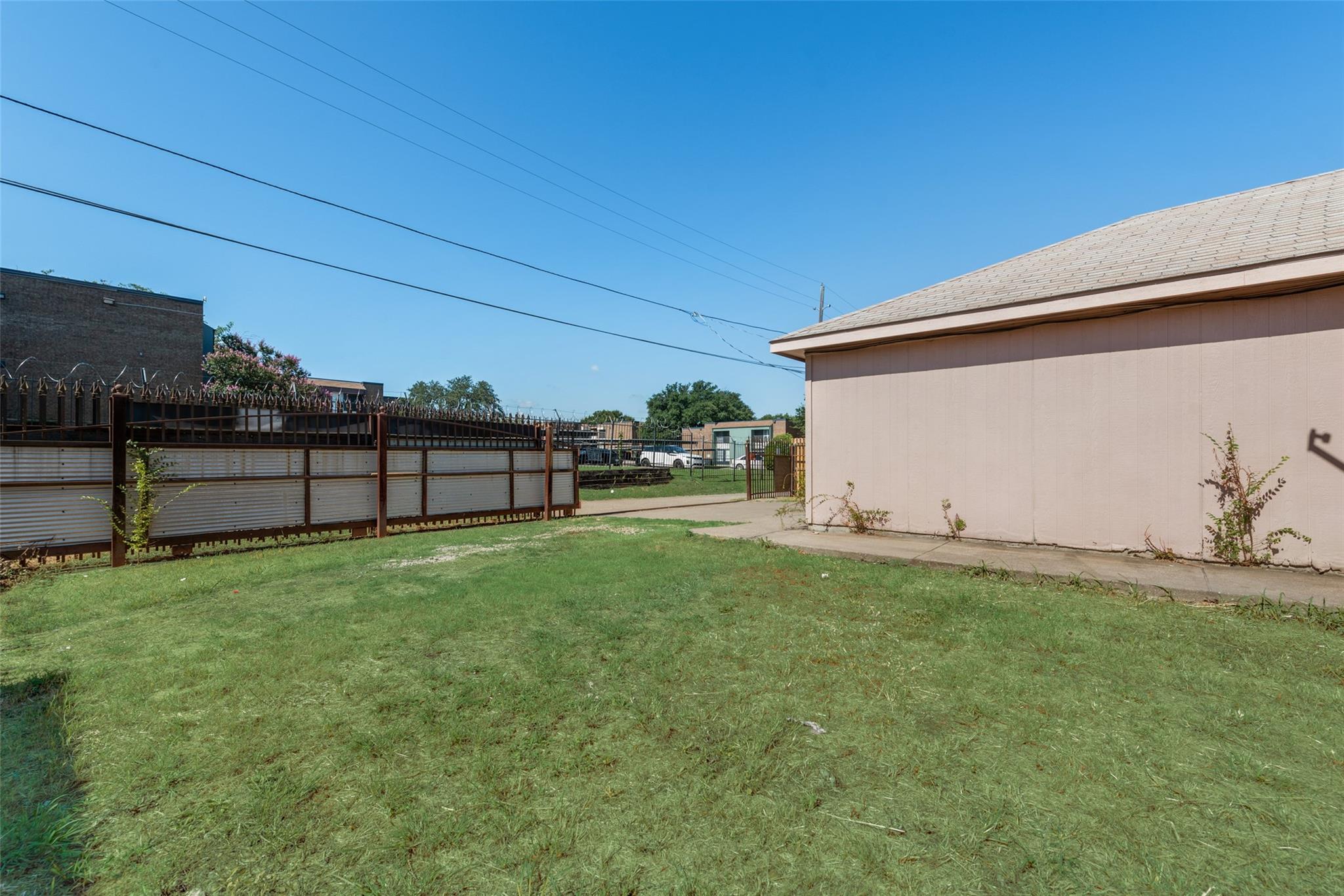 main property photo 22