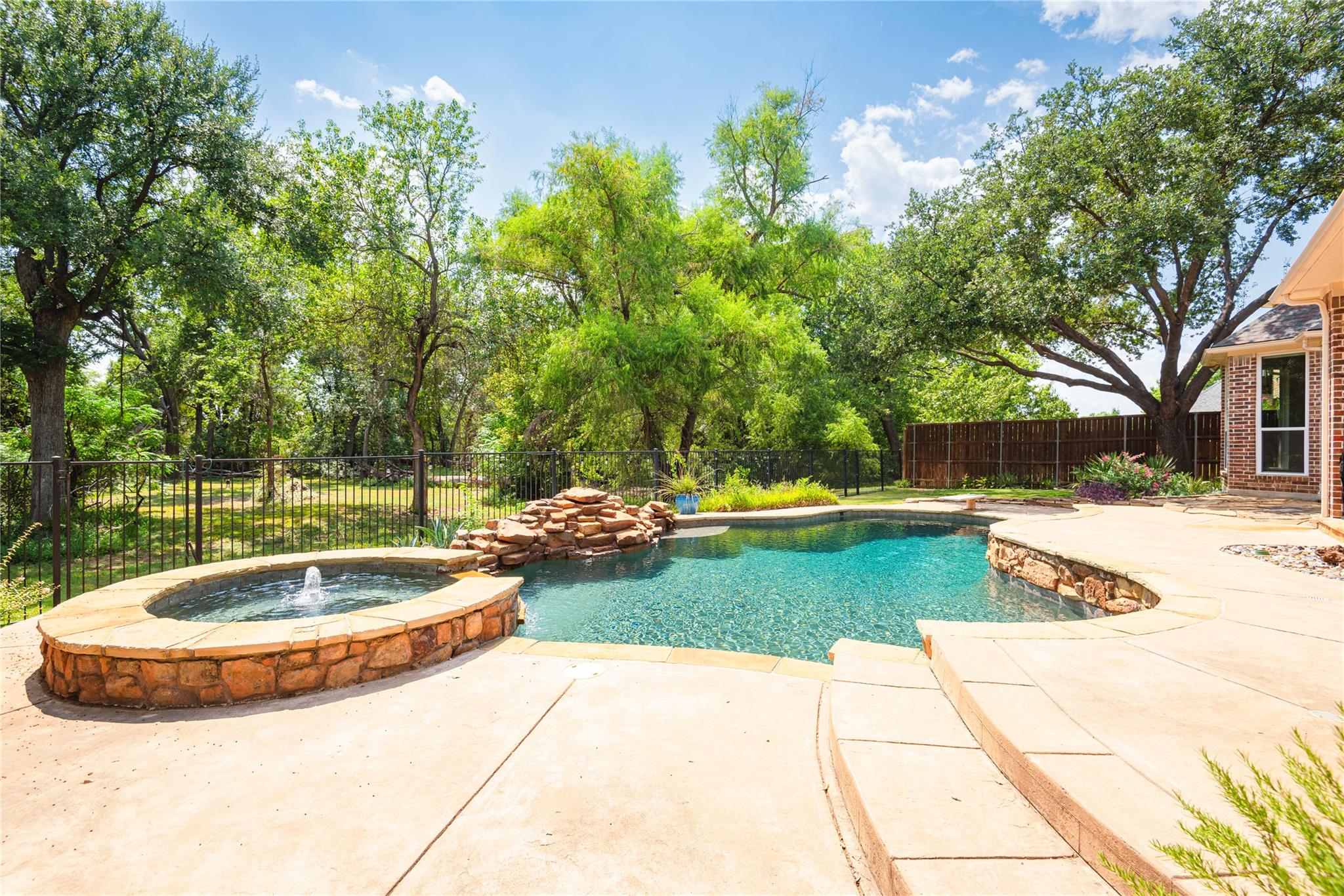 main property photo 35