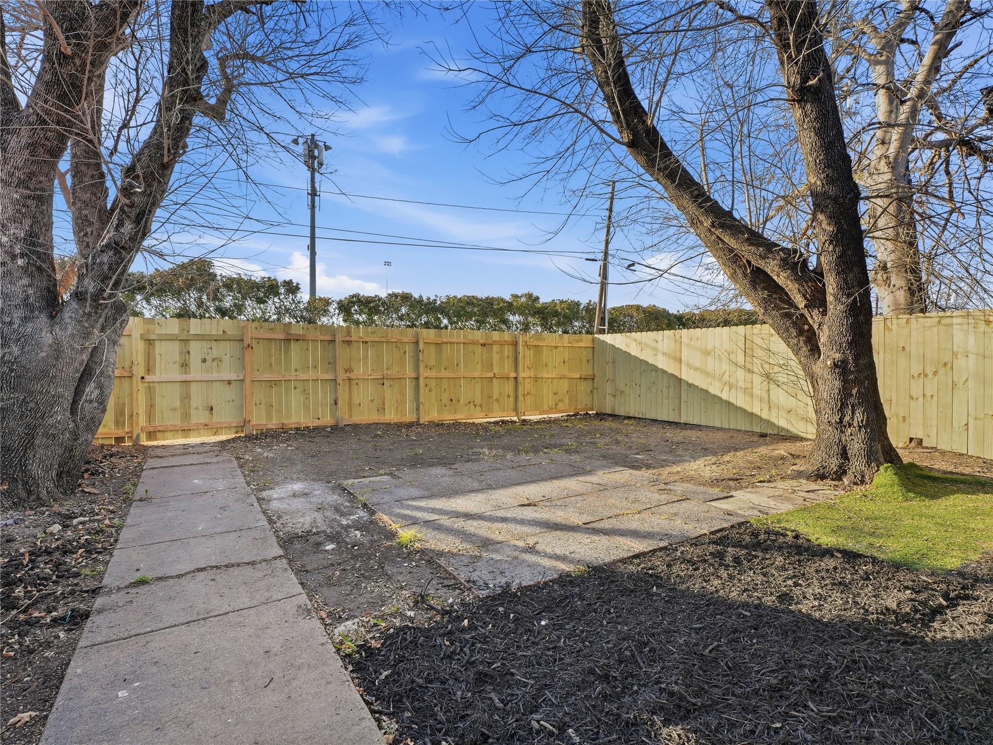 main property photo 16