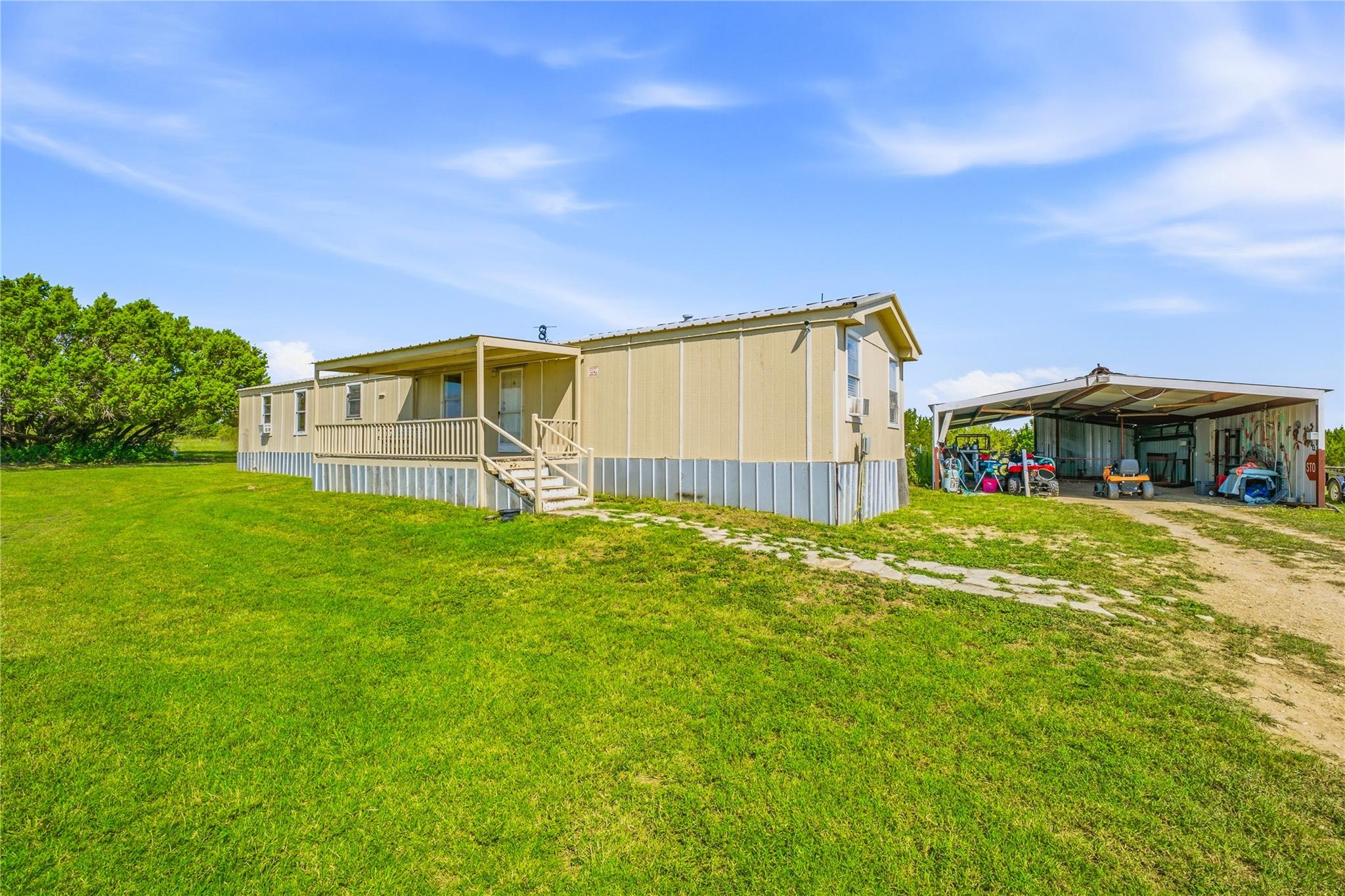 main property photo 3