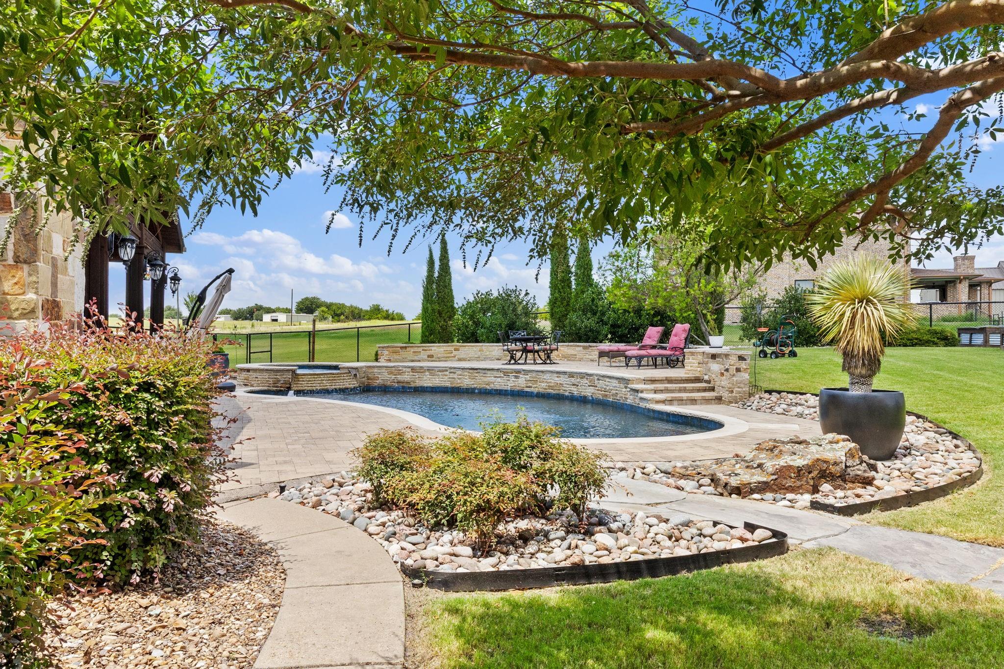 main property photo 30