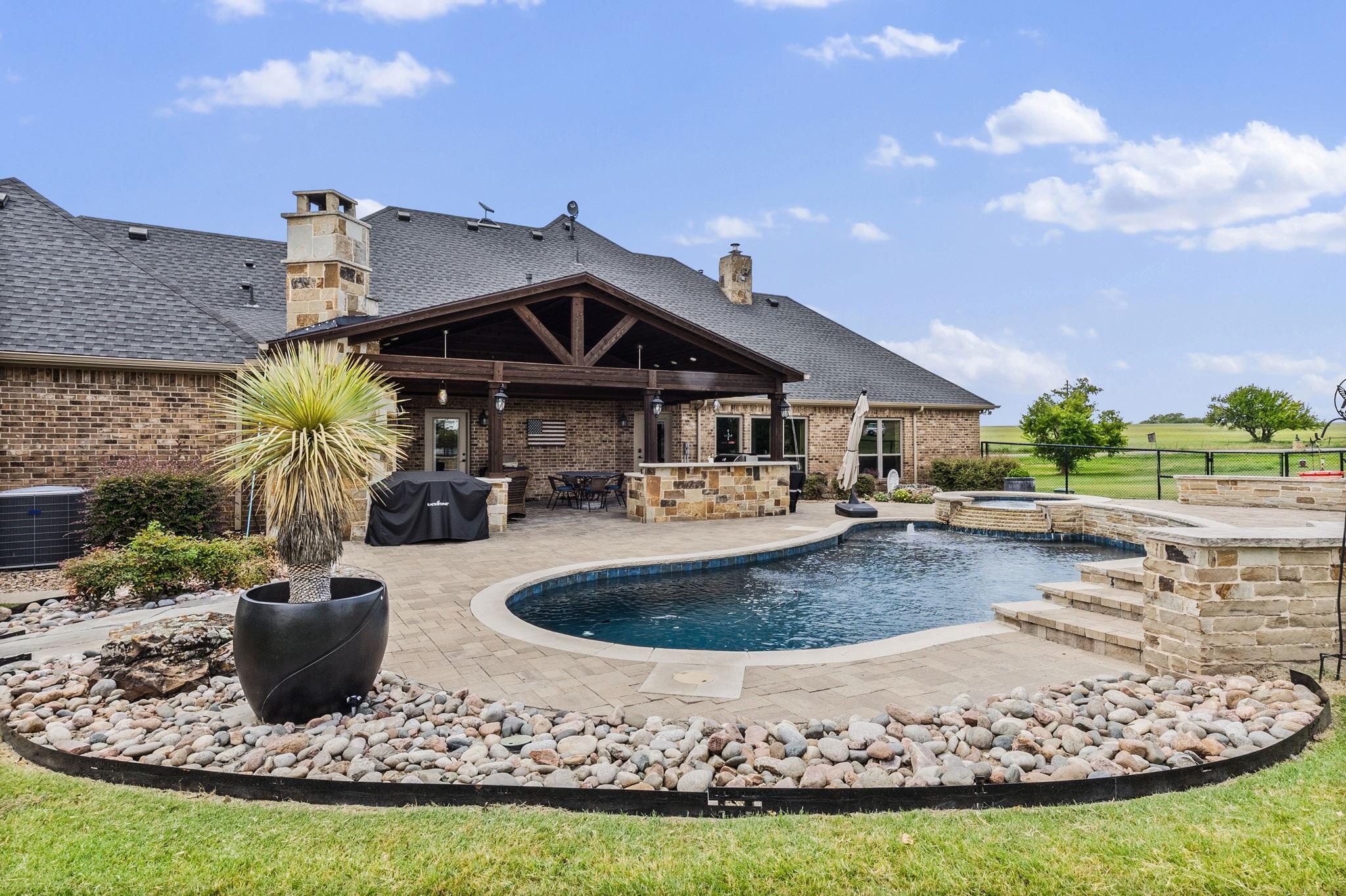 main property photo 33