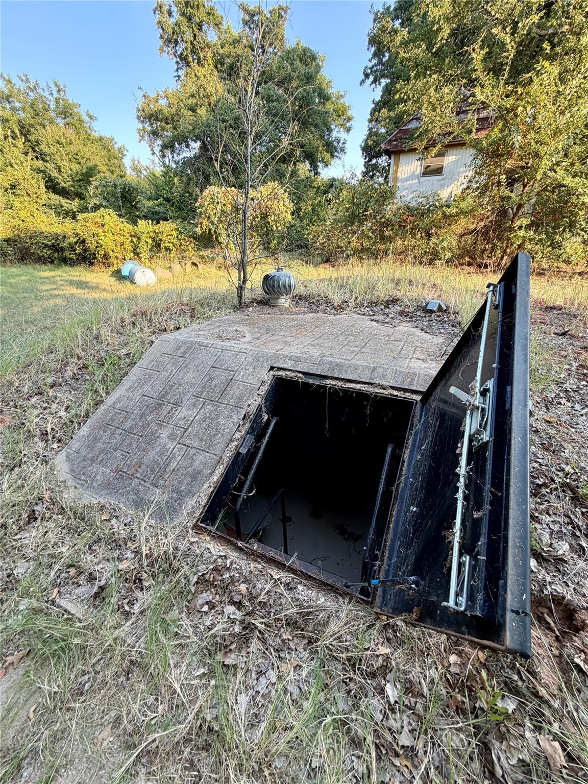 main property photo 4