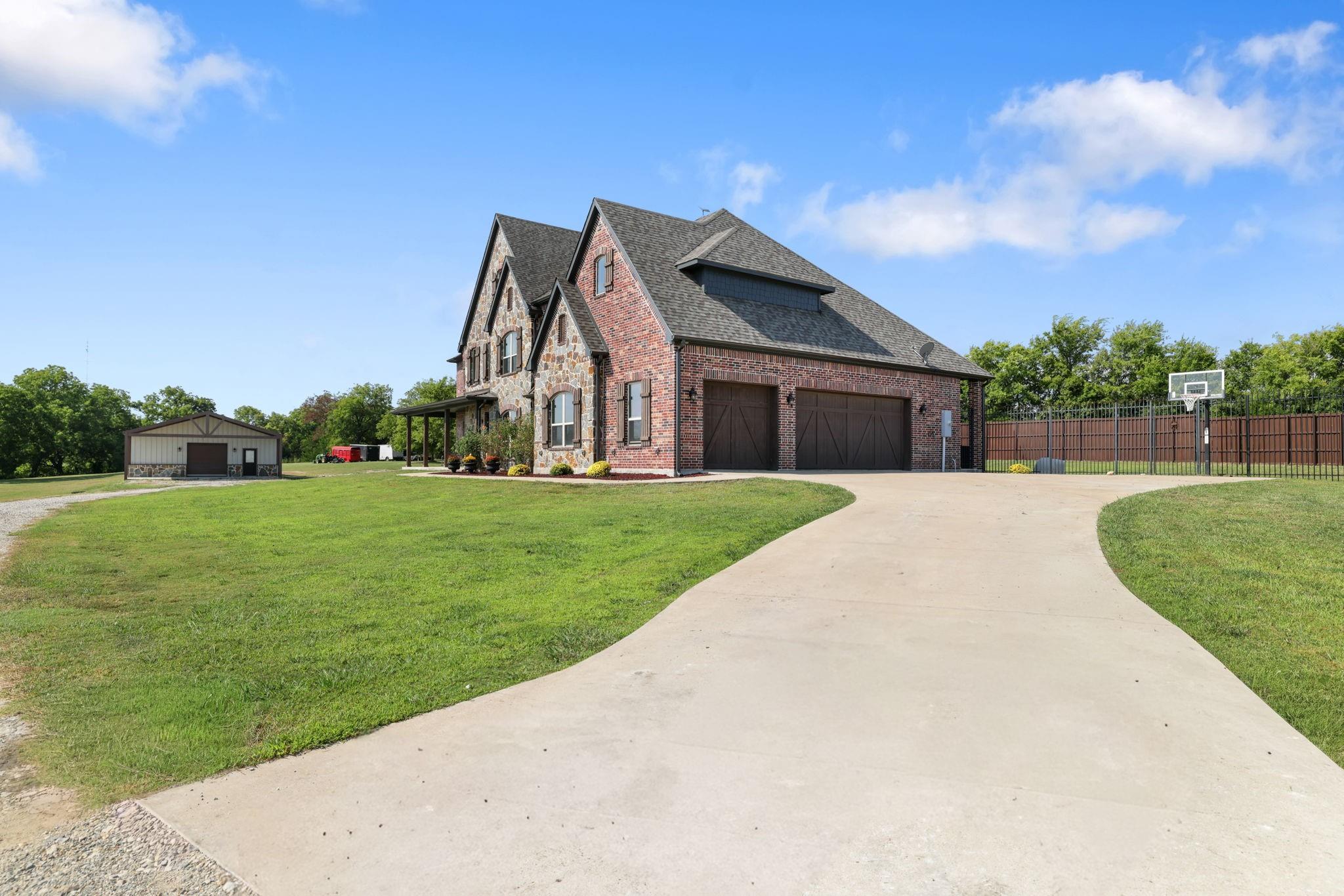 main property photo 4