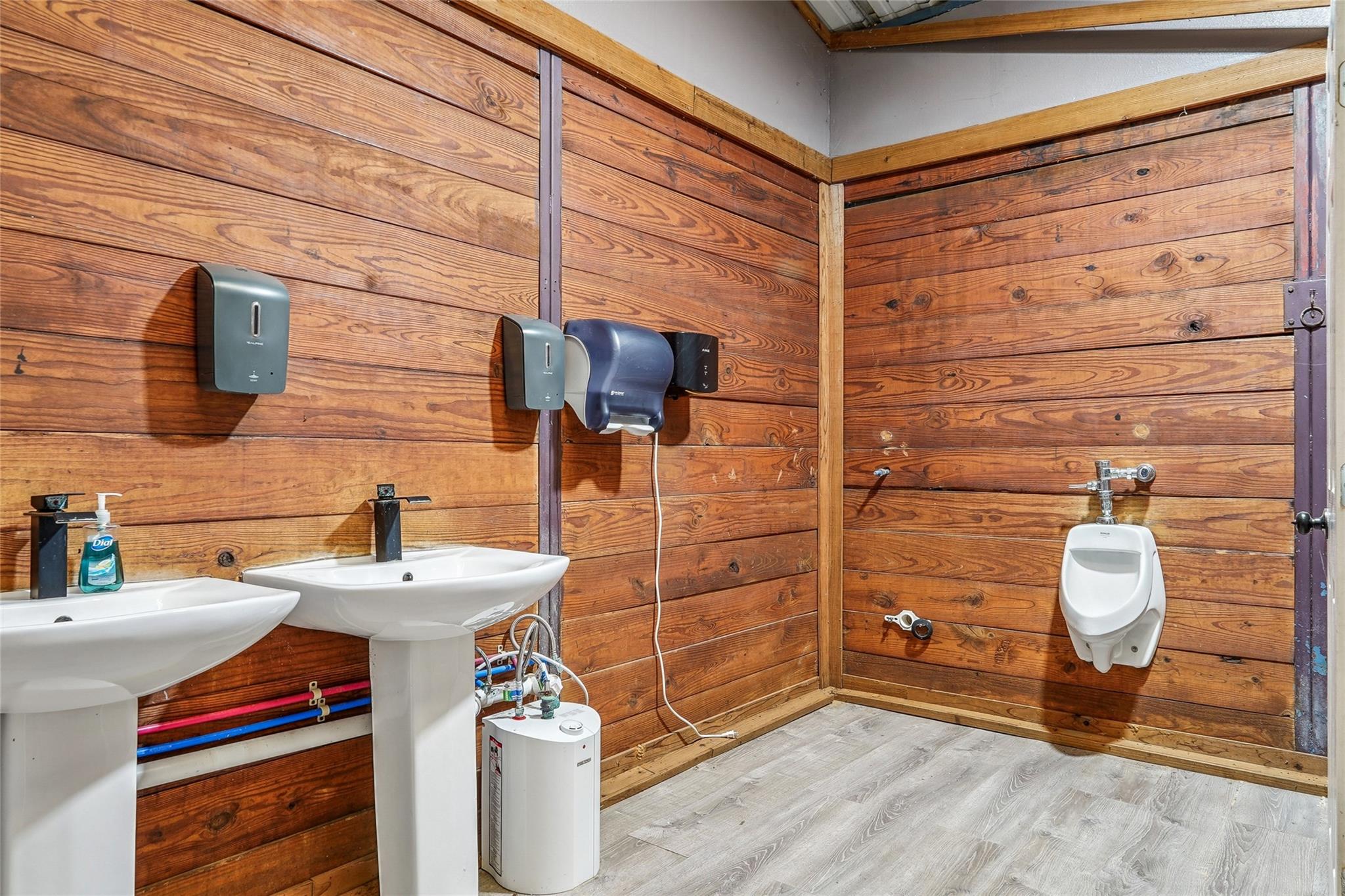 main property photo 25