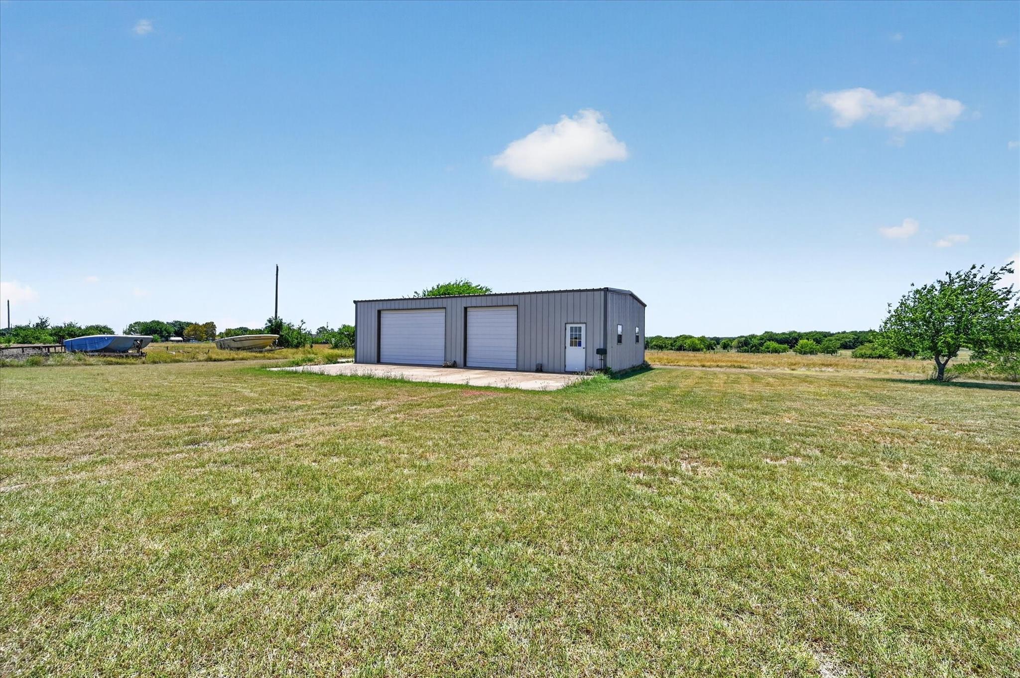 main property photo 11