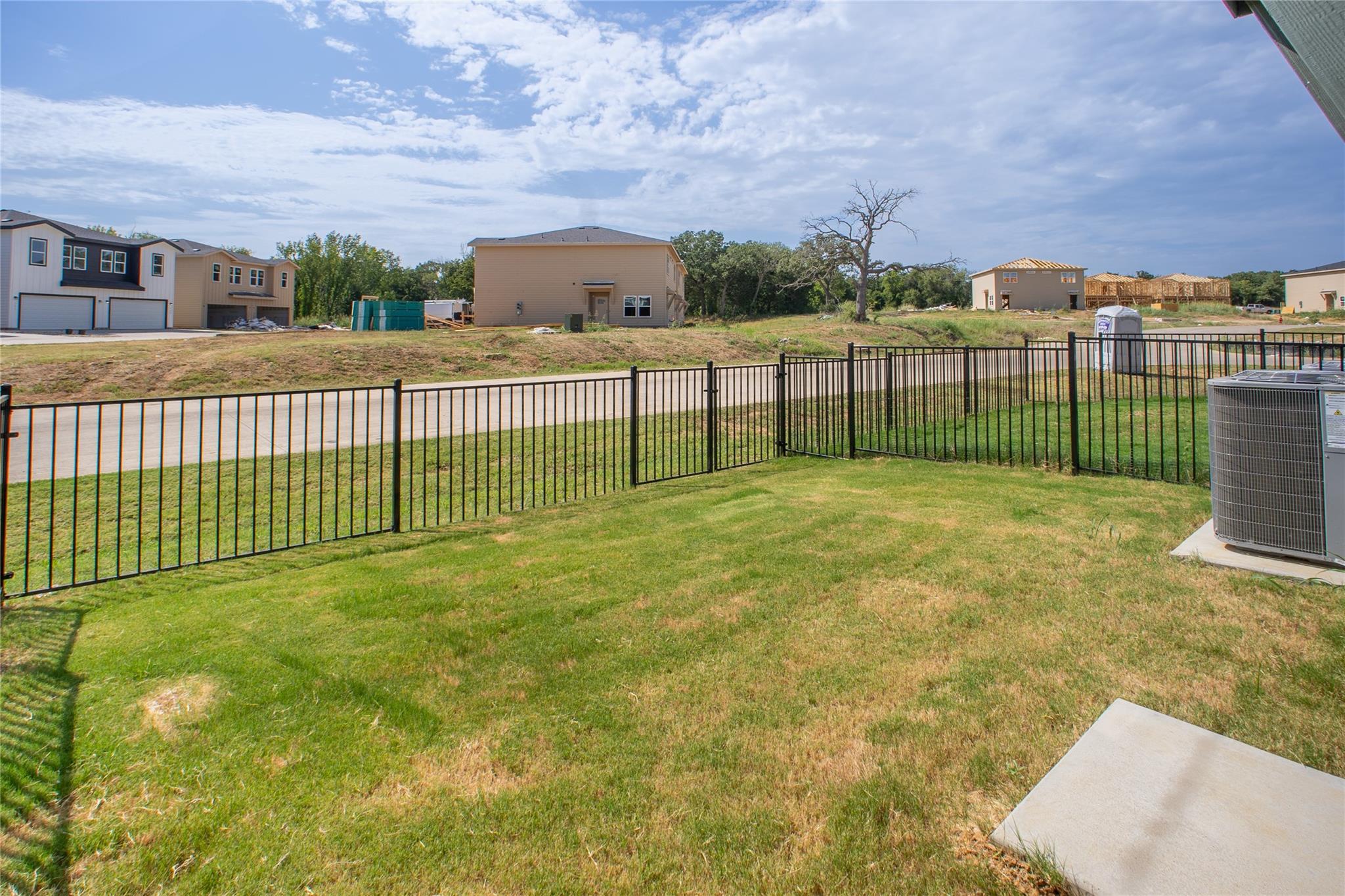 main property photo 16