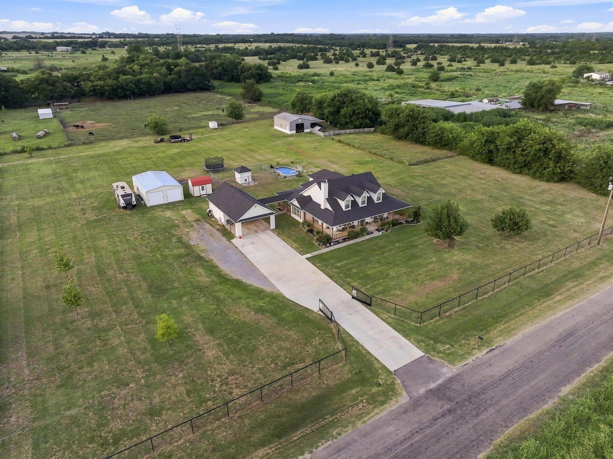 main property photo 3