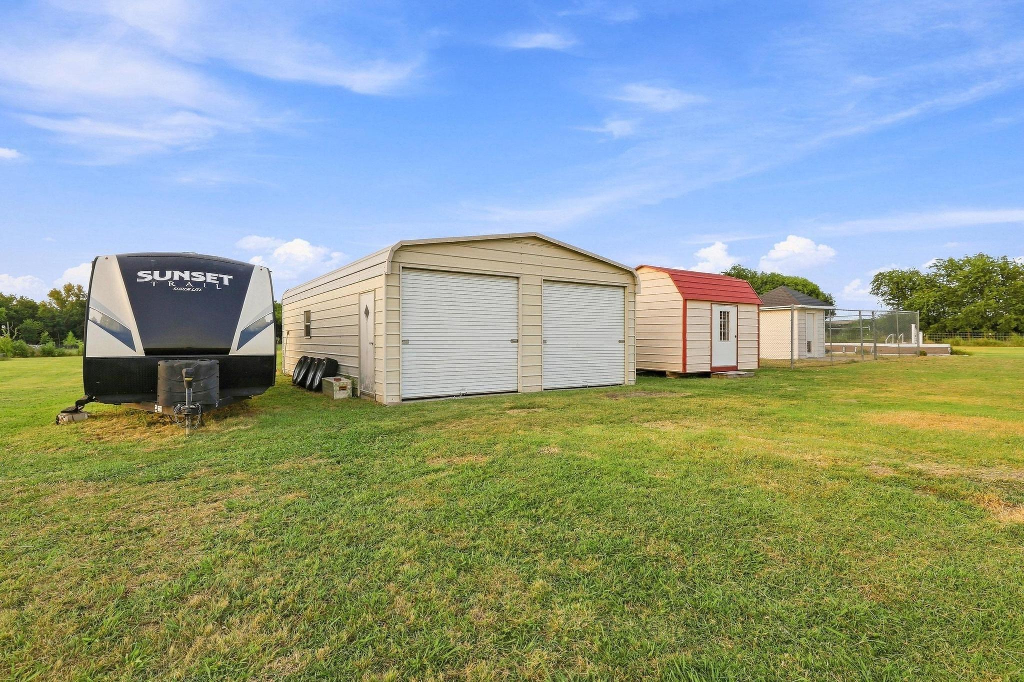 main property photo 34