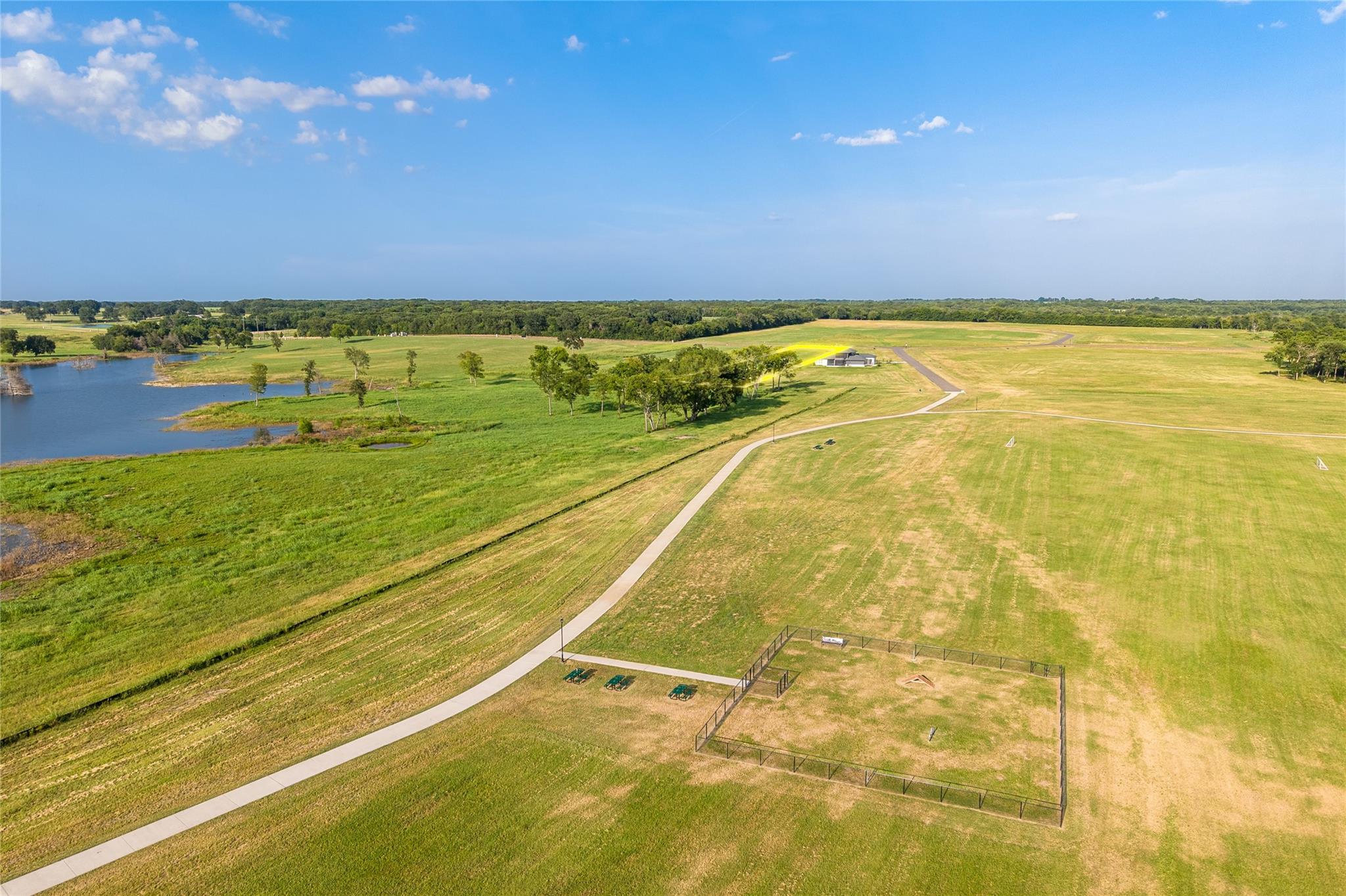 main property photo 23