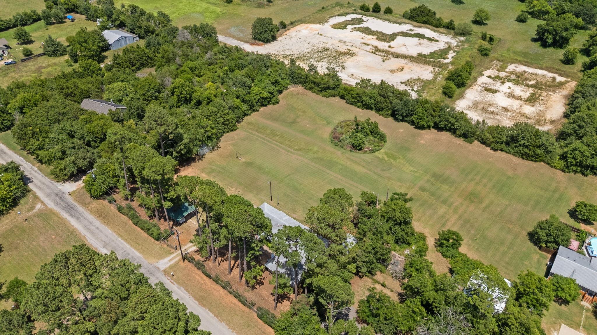 main property photo 28