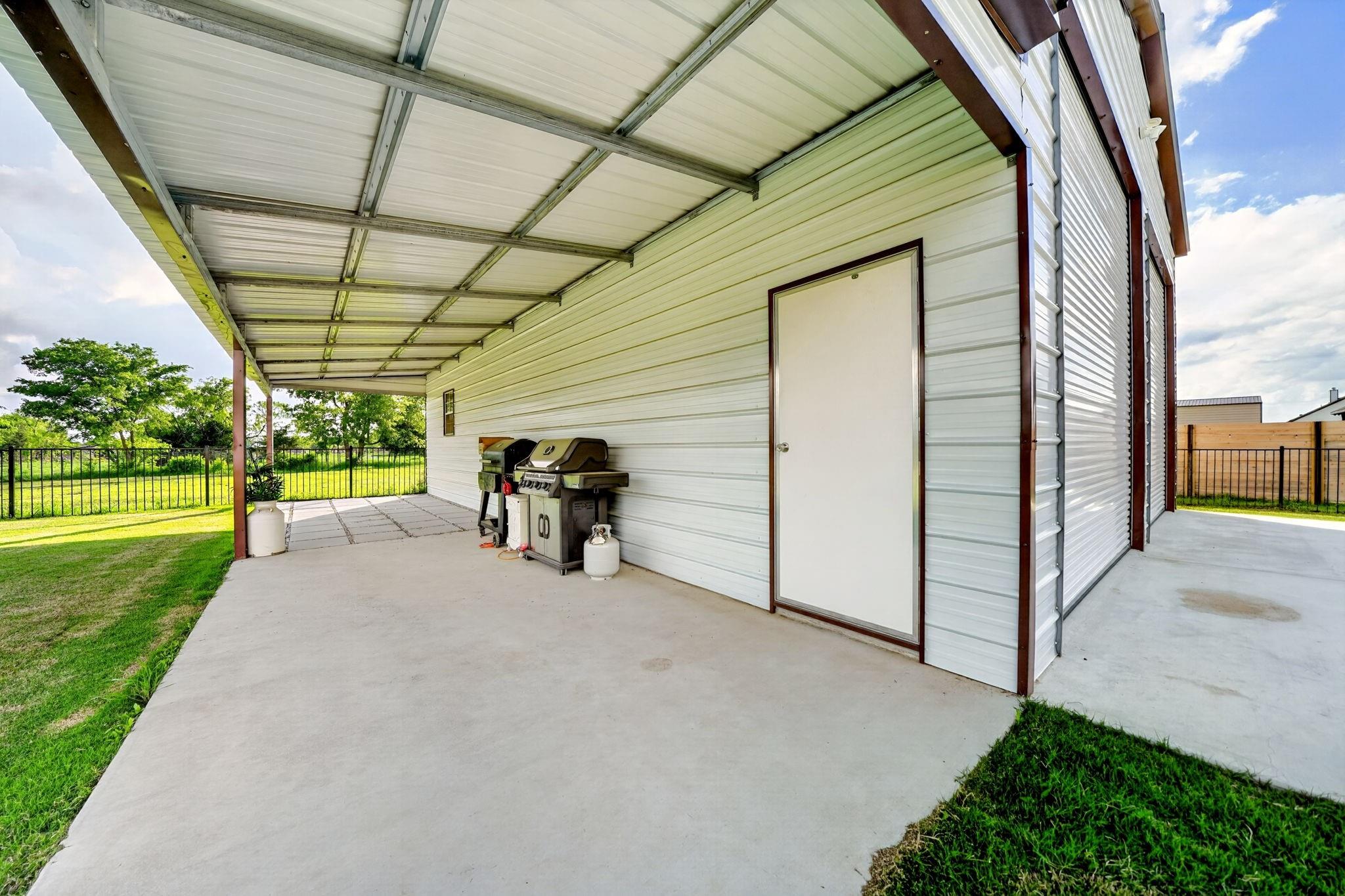 main property photo 31