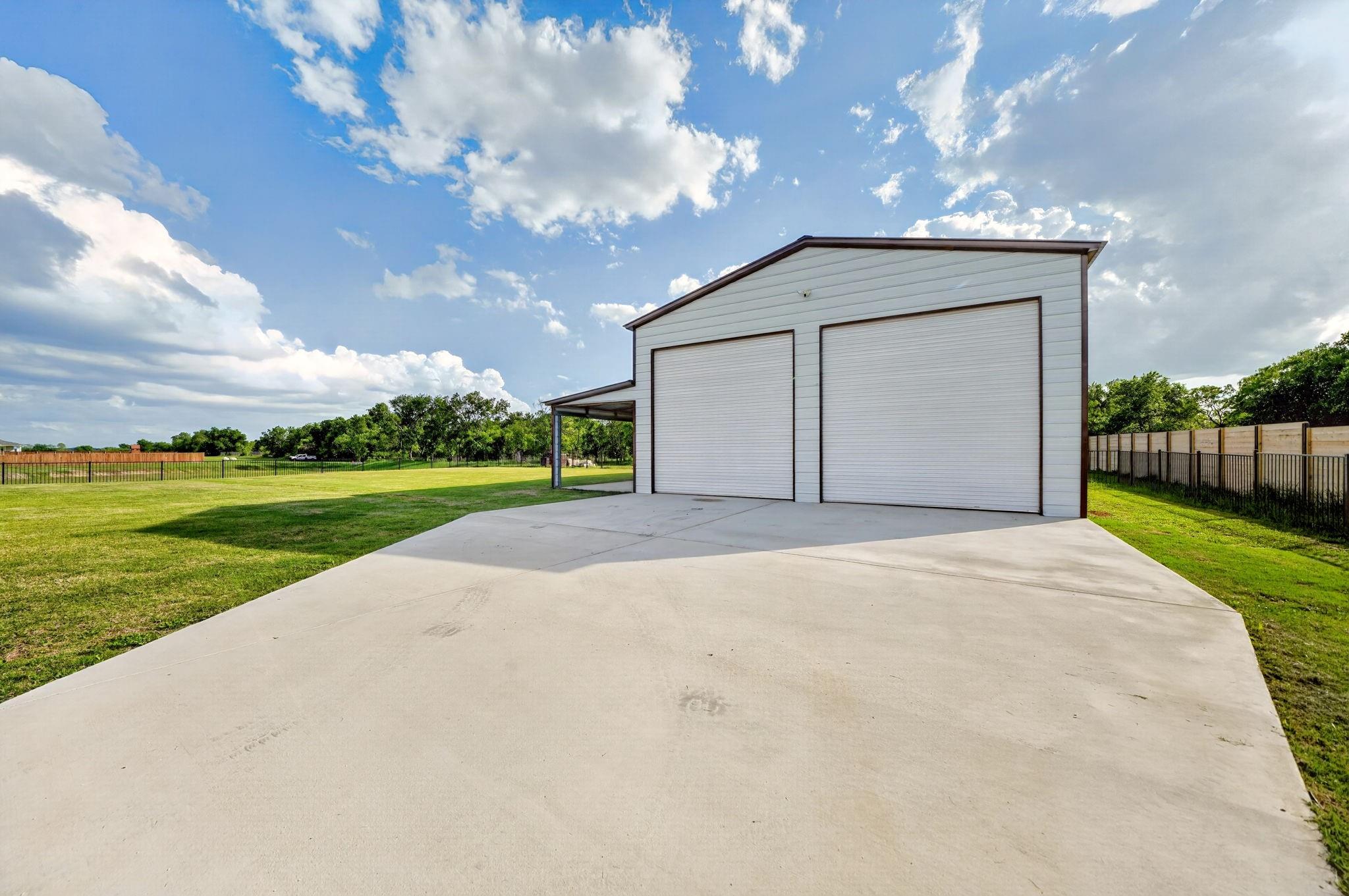 main property photo 33