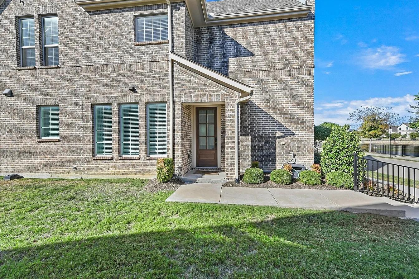 main property photo 18