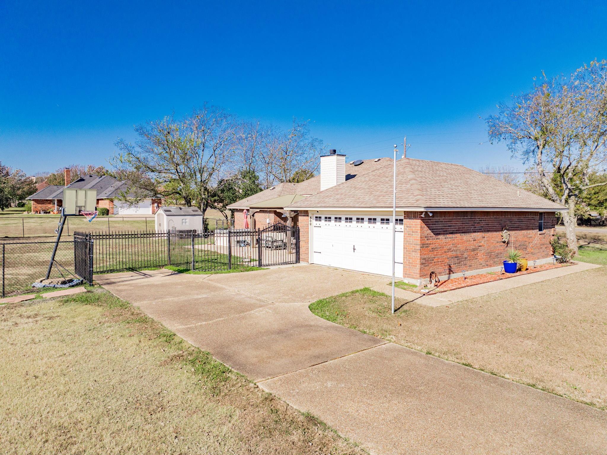 main property photo 23