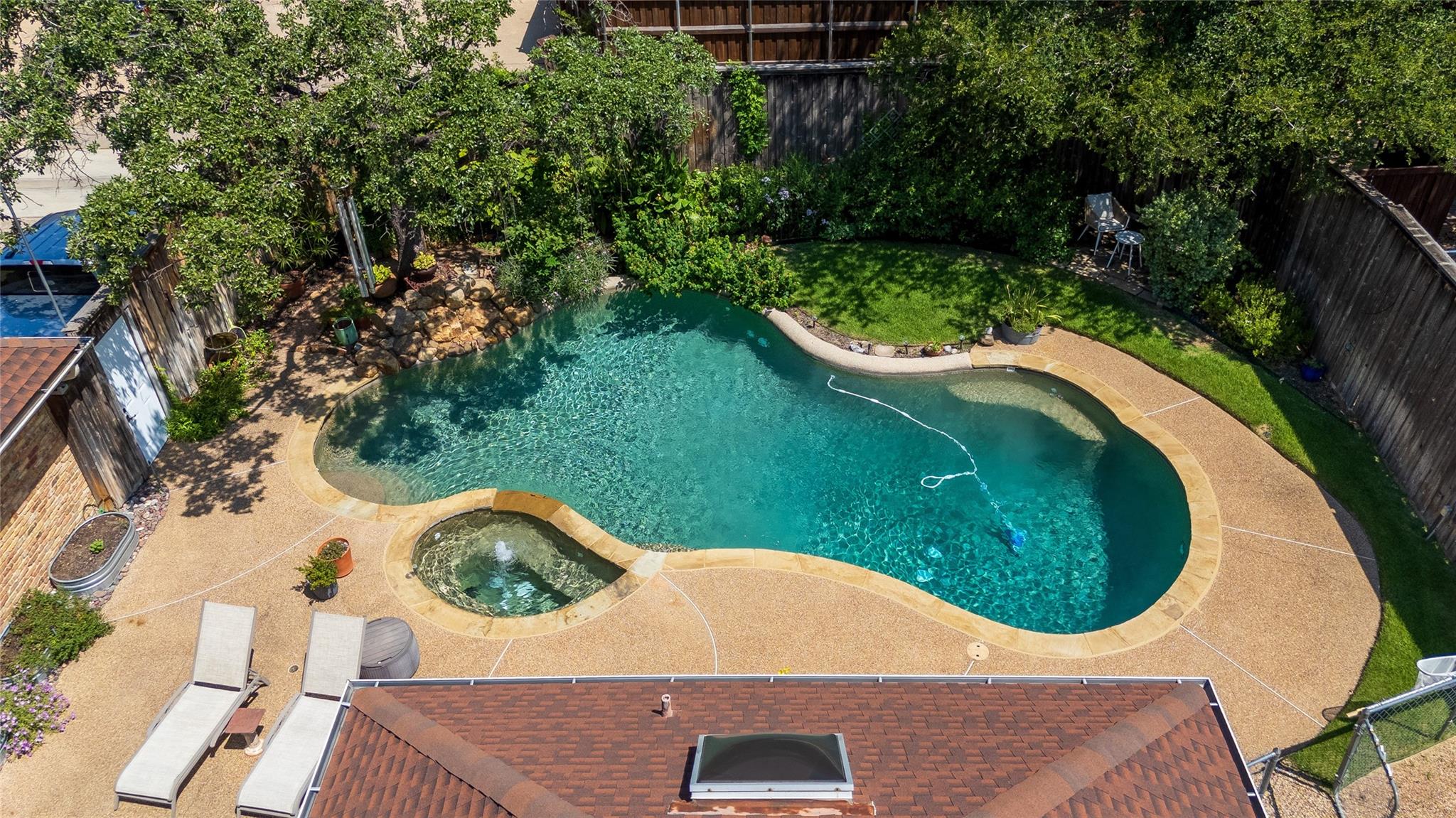 main property photo 29