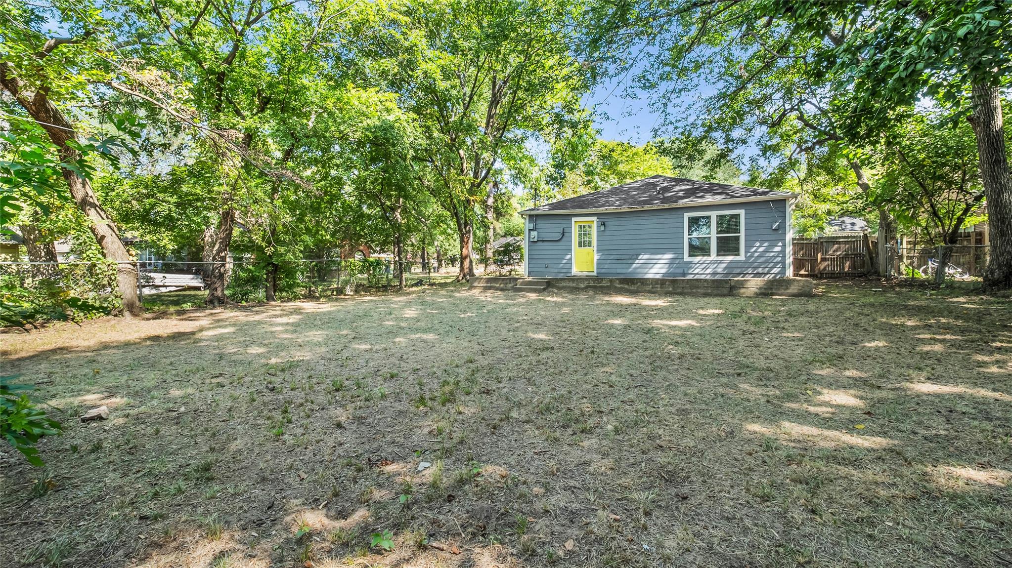 main property photo 16