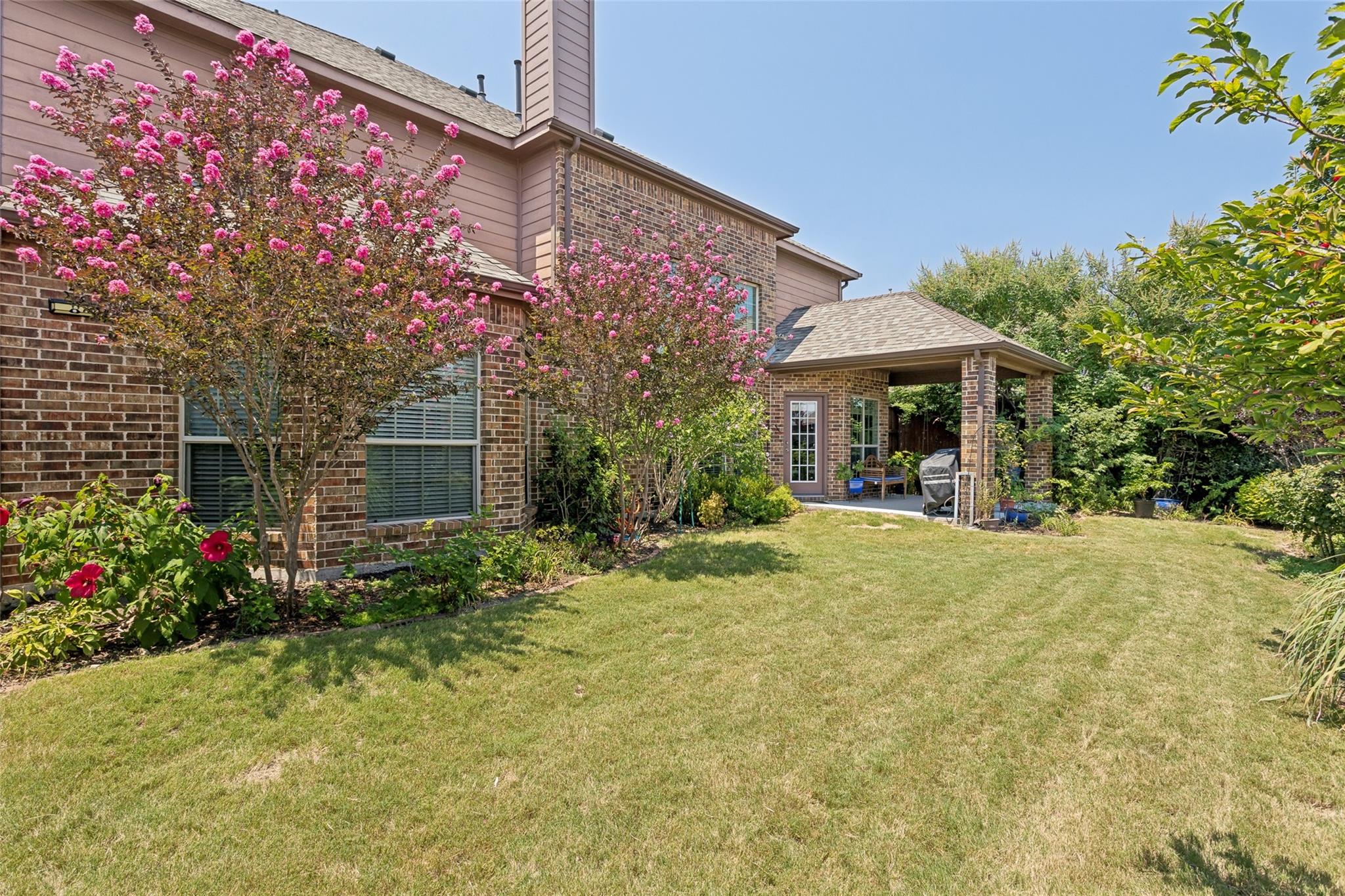 main property photo 25