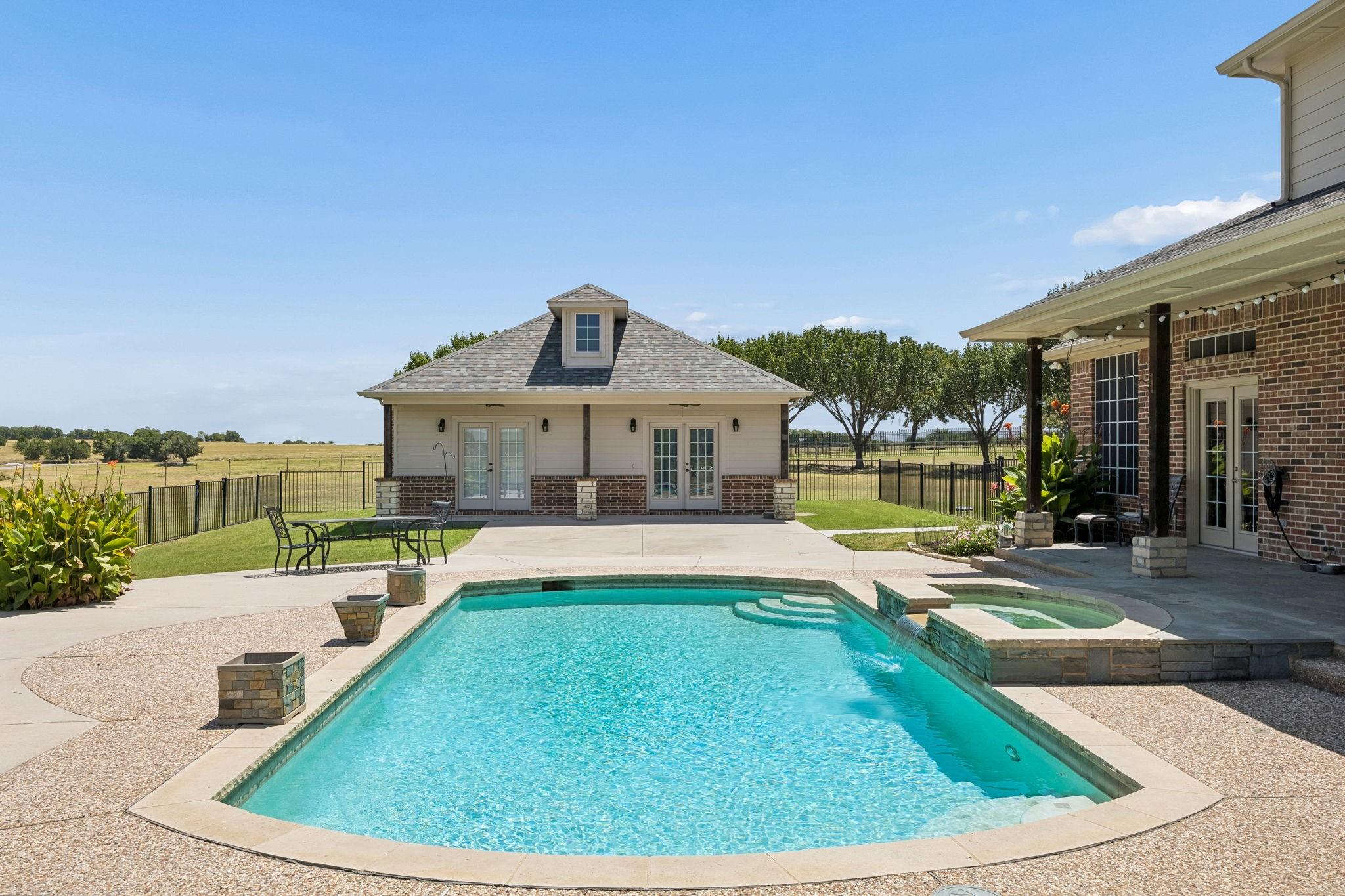 main property photo 33