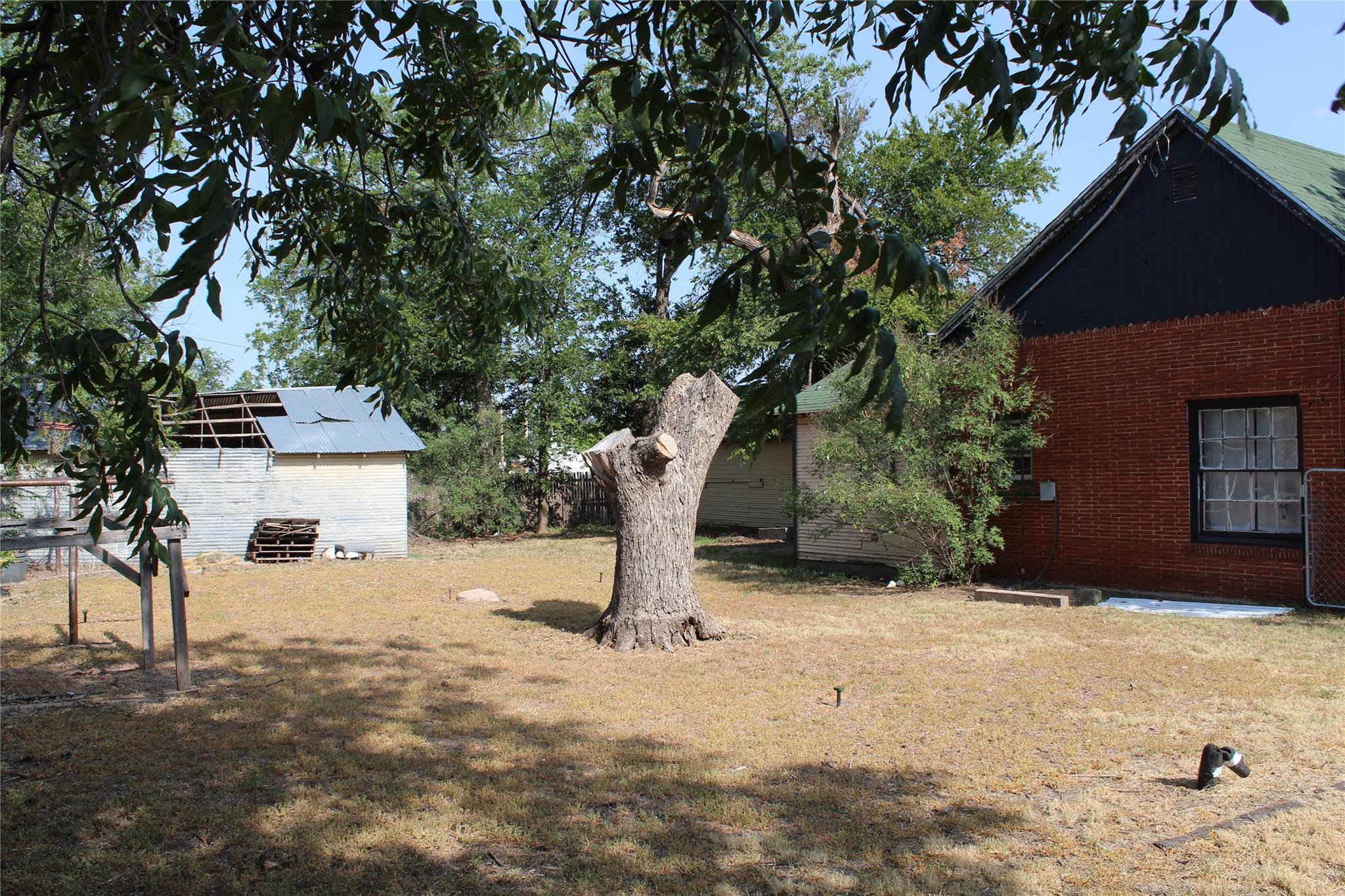 main property photo 36