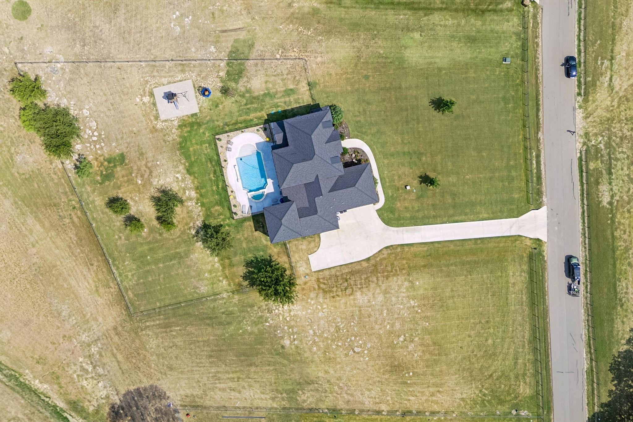 main property photo 33