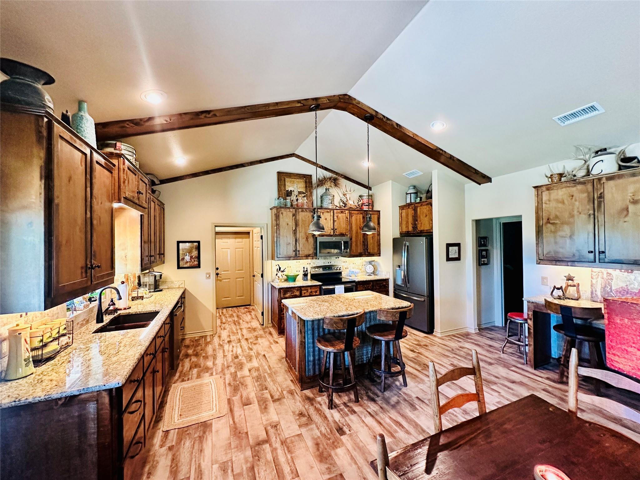main property photo 8