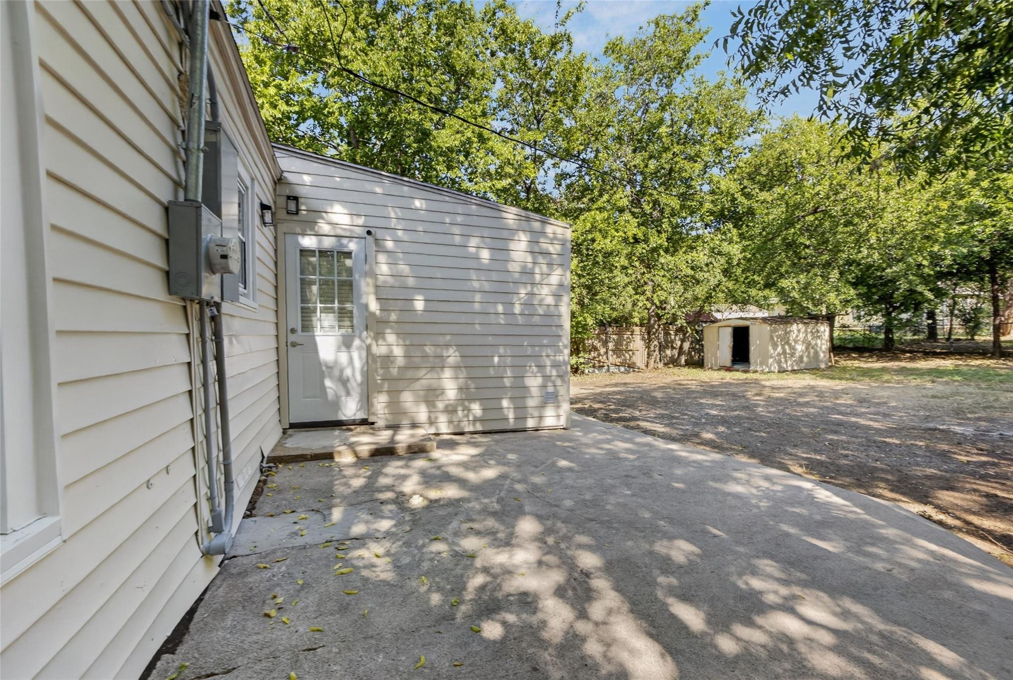 main property photo 28