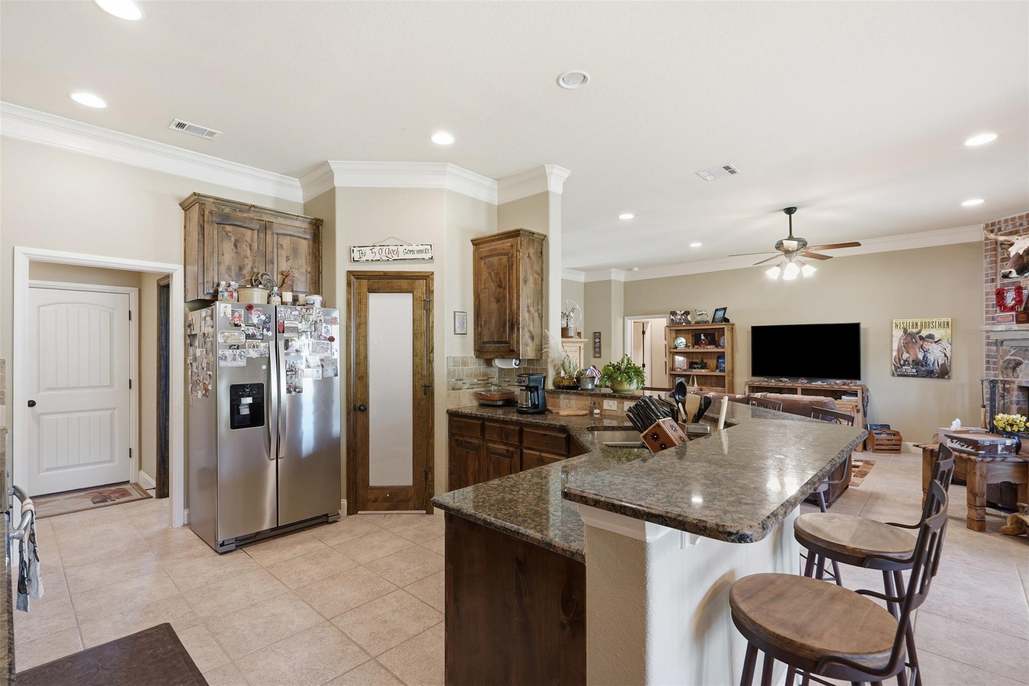 main property photo 13