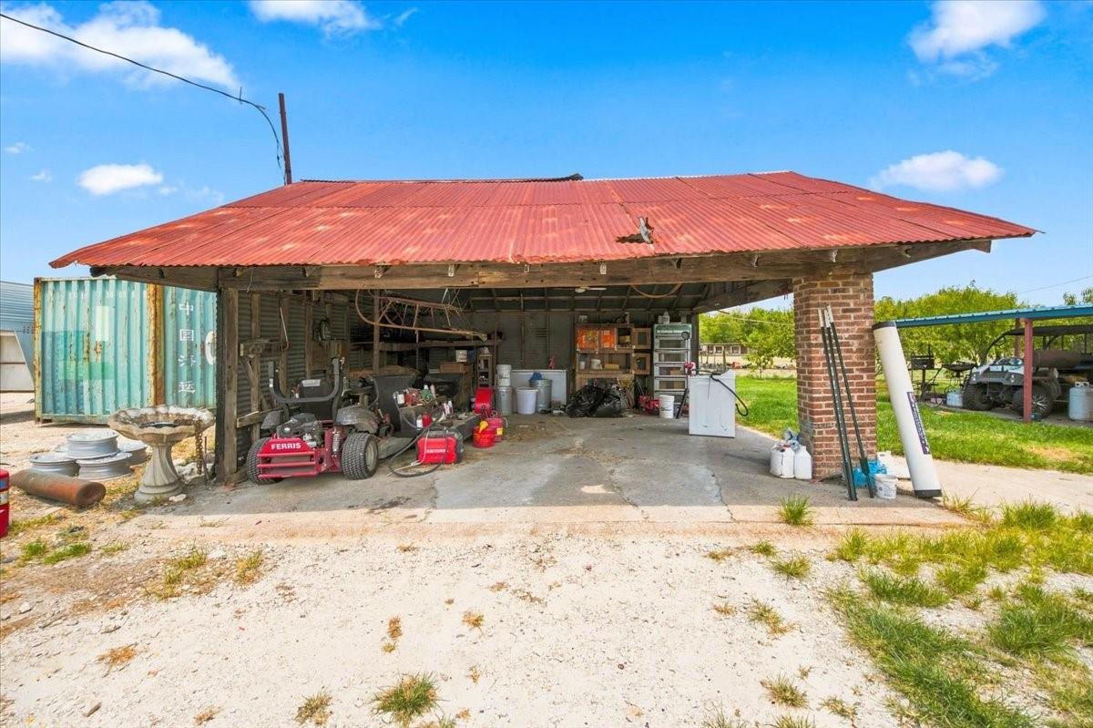 main property photo 28