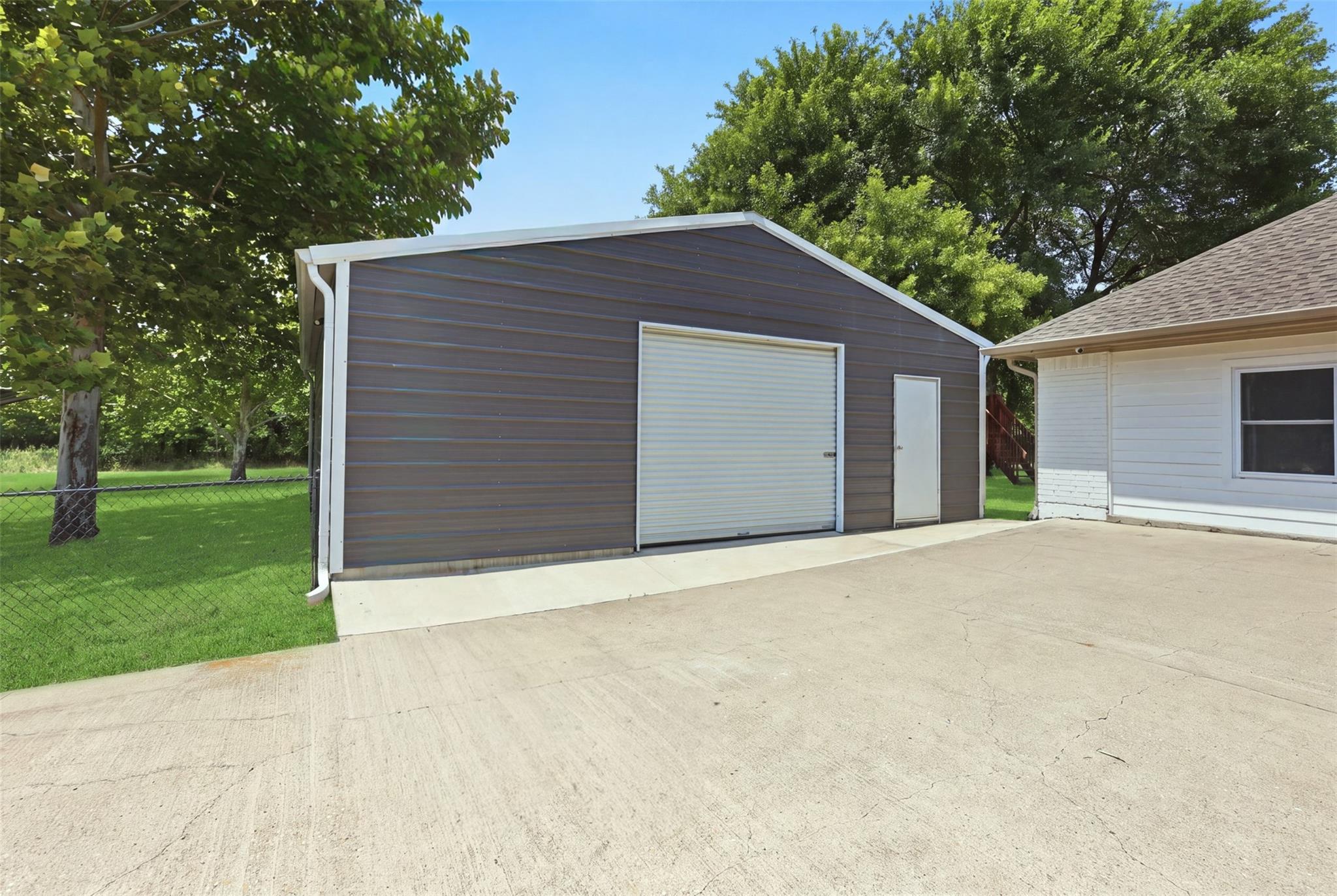 main property photo 25
