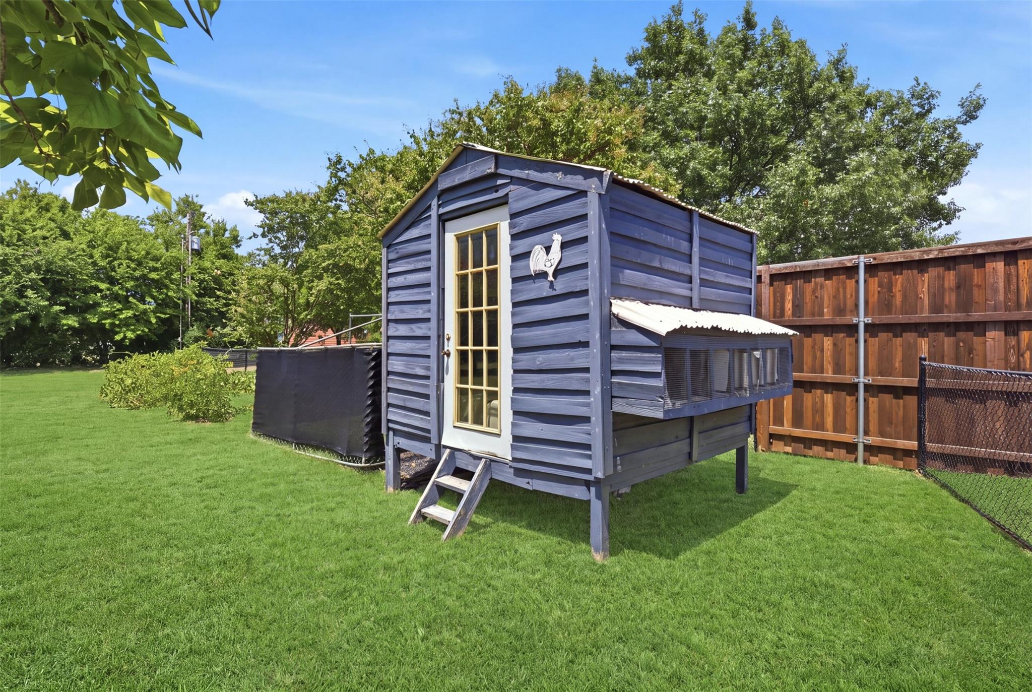 main property photo 32