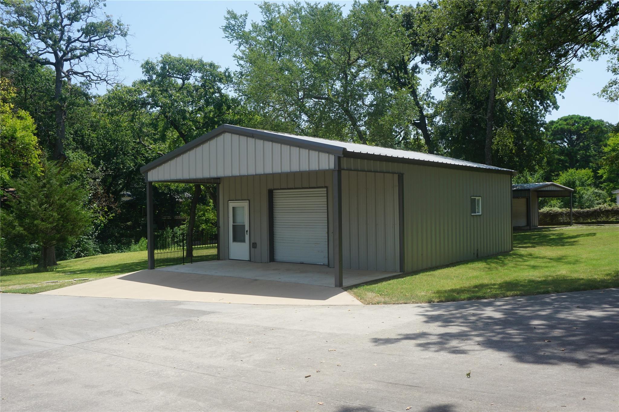main property photo 31
