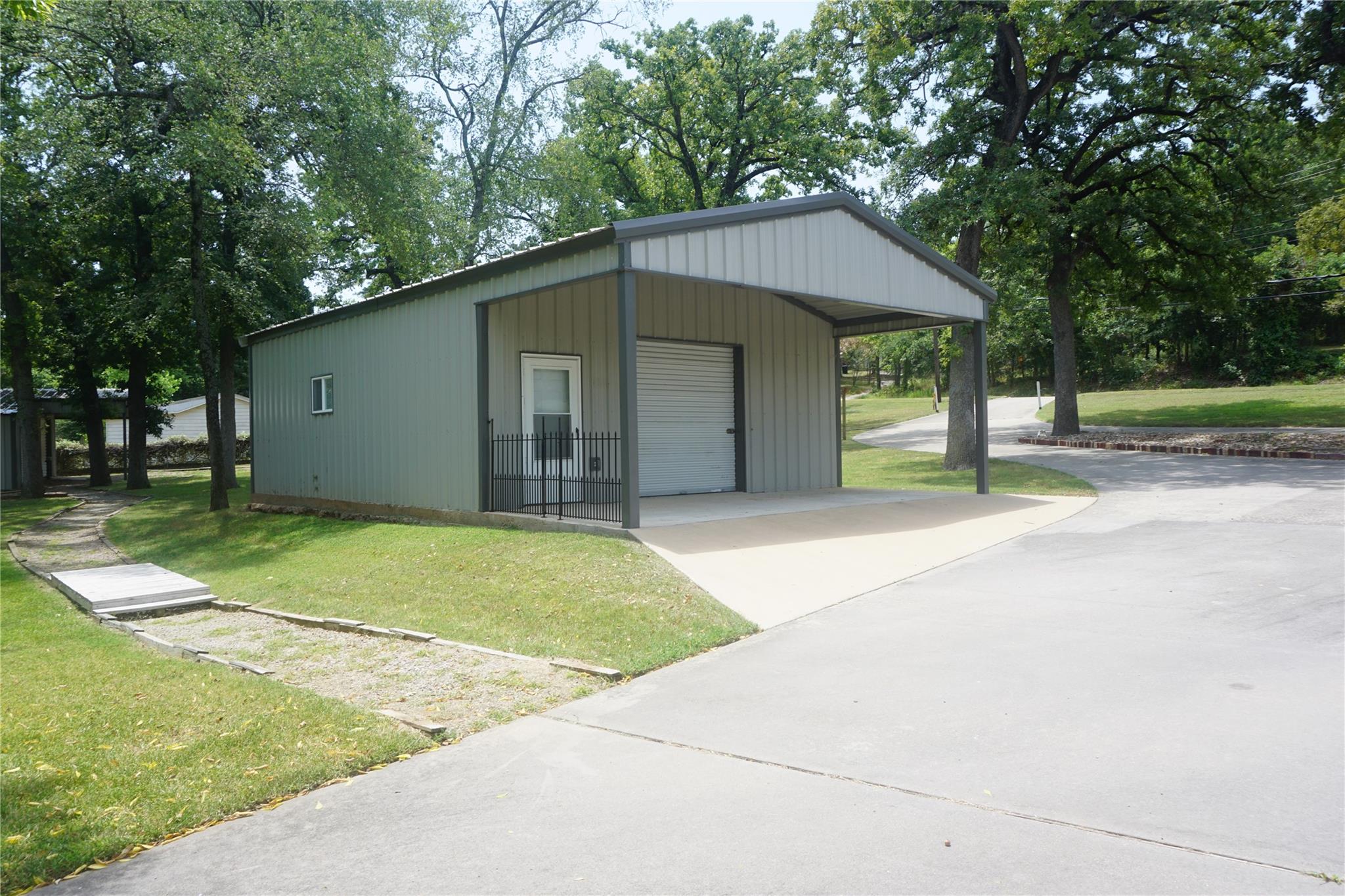 main property photo 32