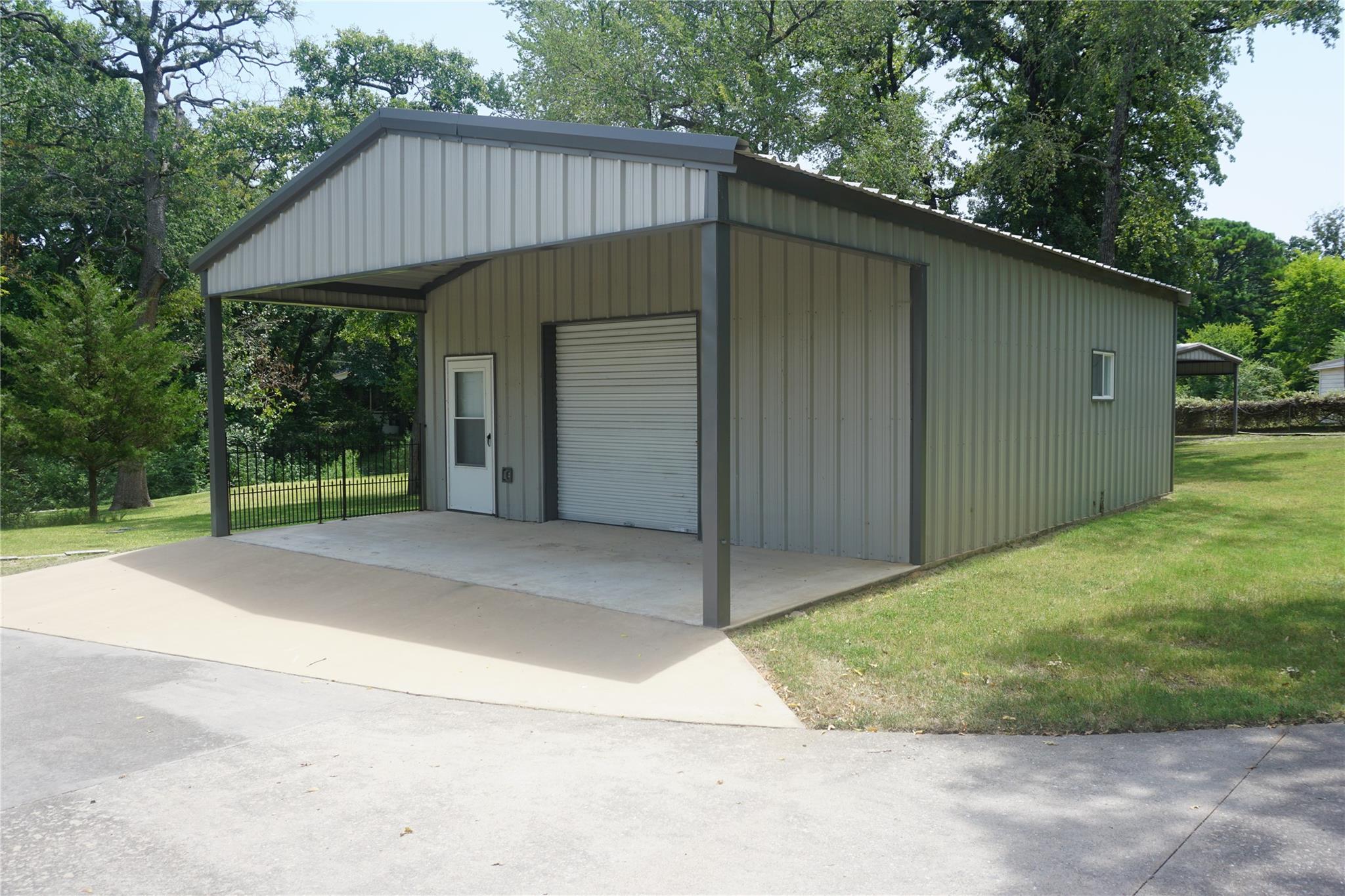 main property photo 38