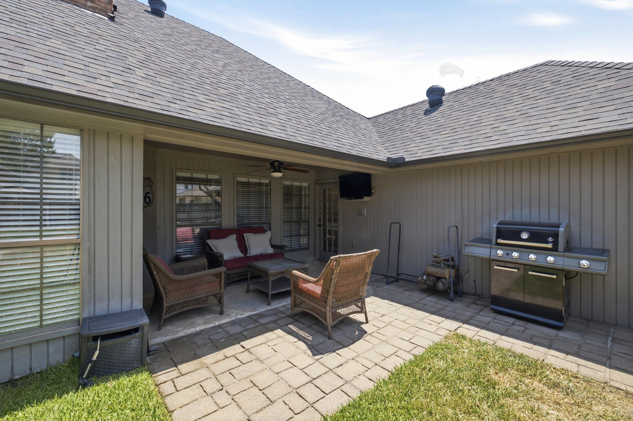 main property photo 33