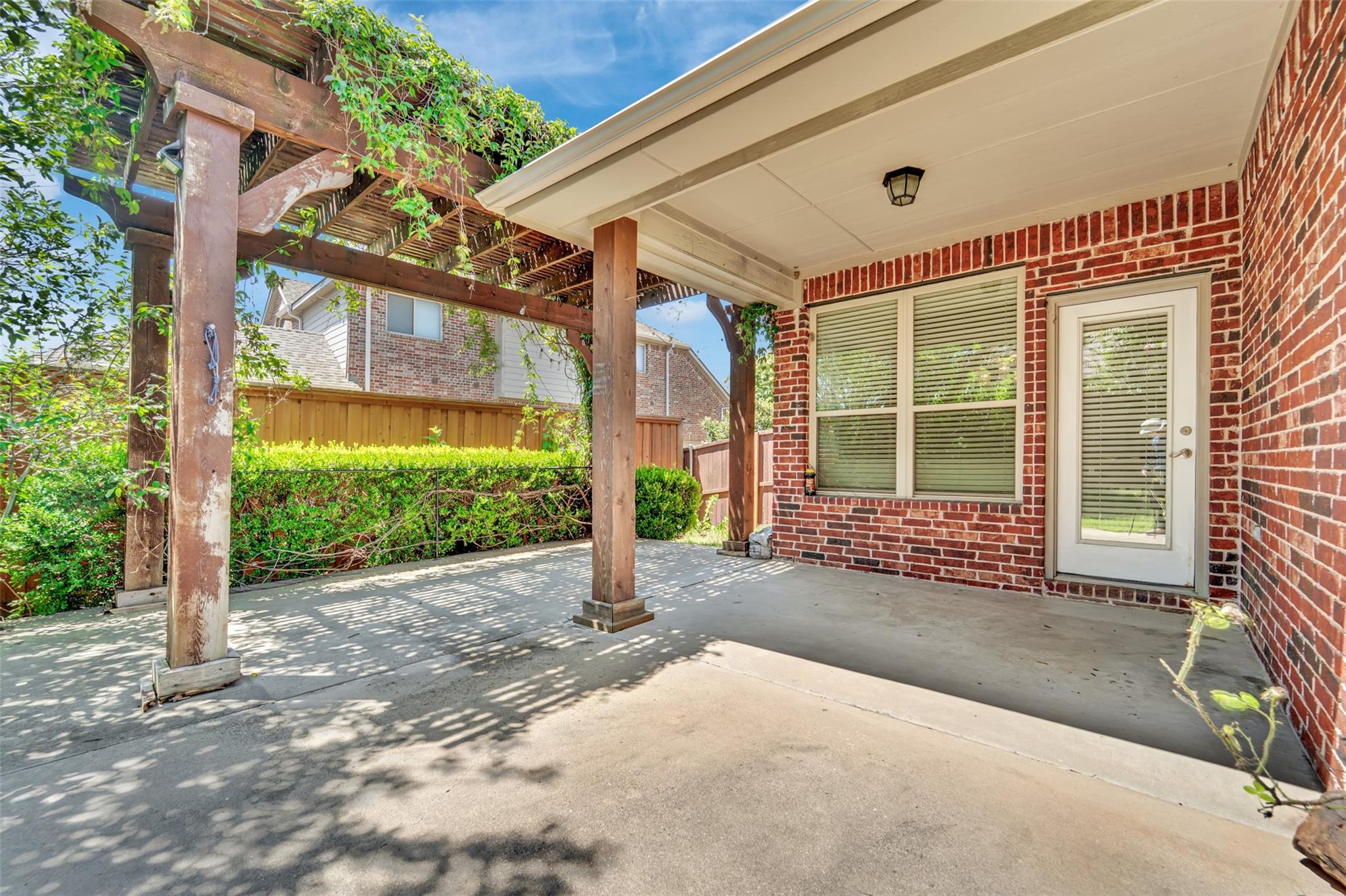 main property photo 25