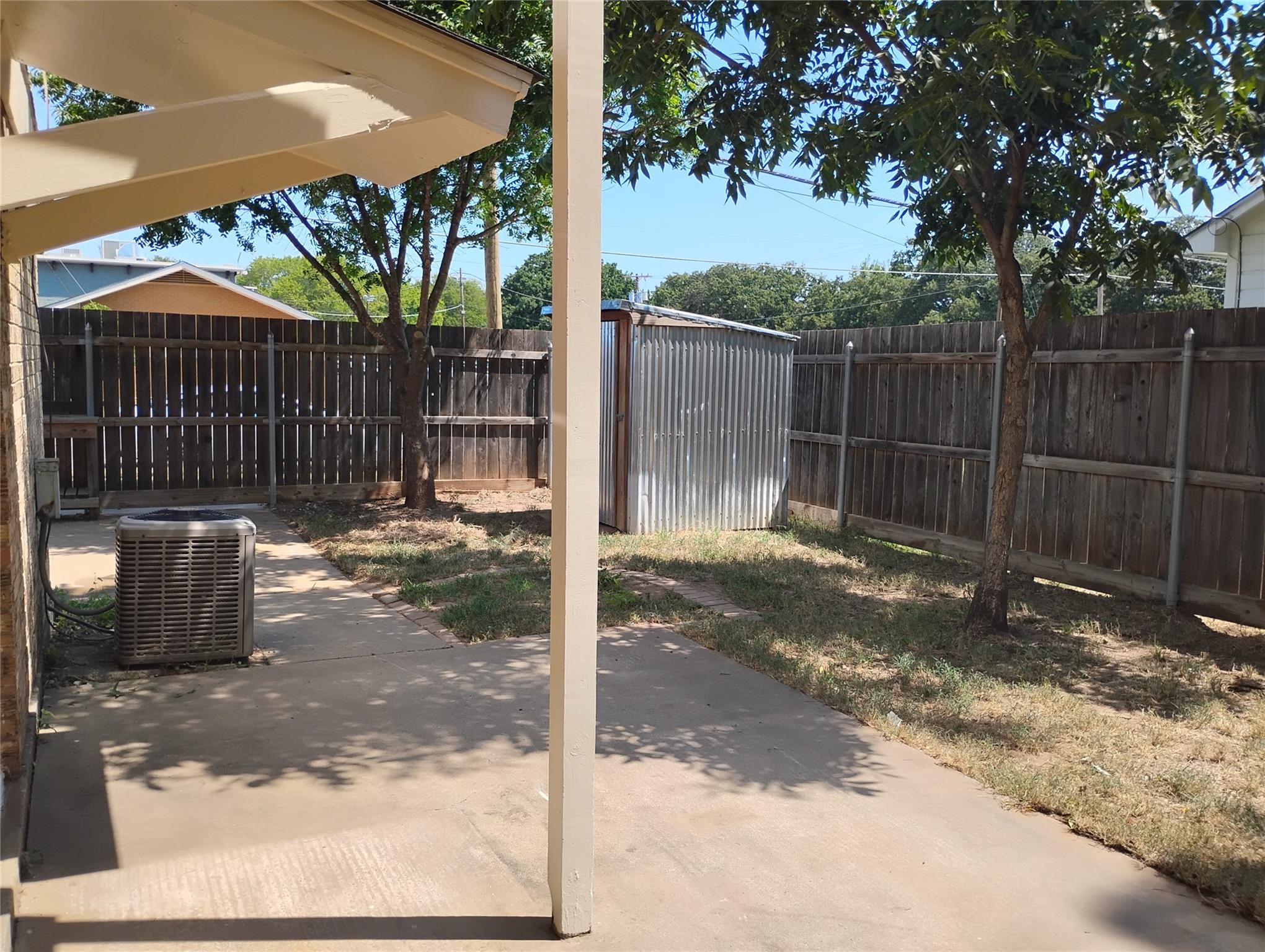 main property photo 28